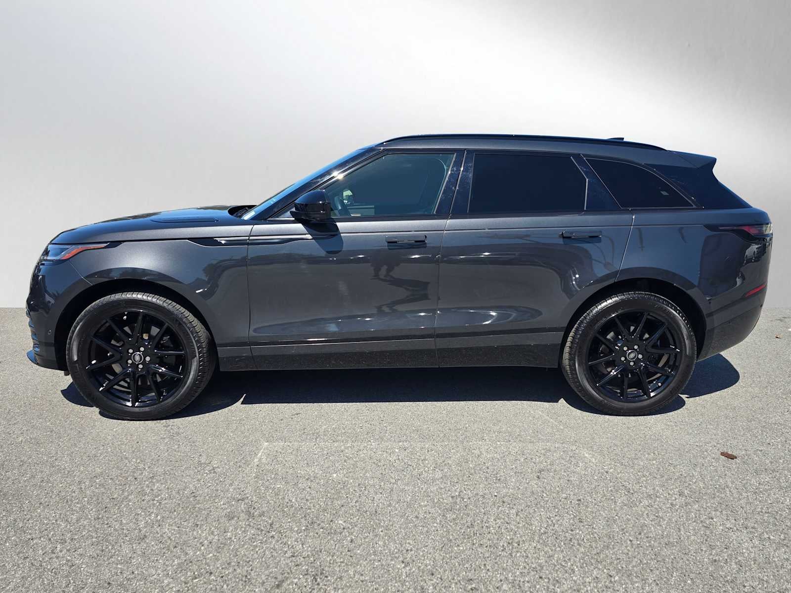 2026 Land Rover Range Rover Velar Dynamic SE