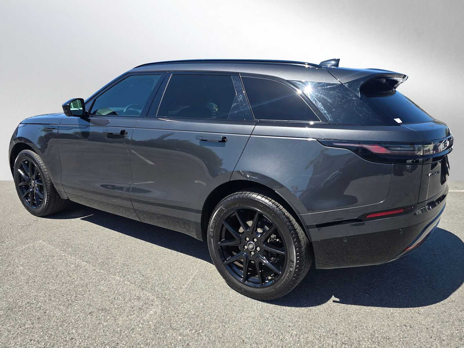 2026 Land Rover Range Rover Velar Dynamic SE