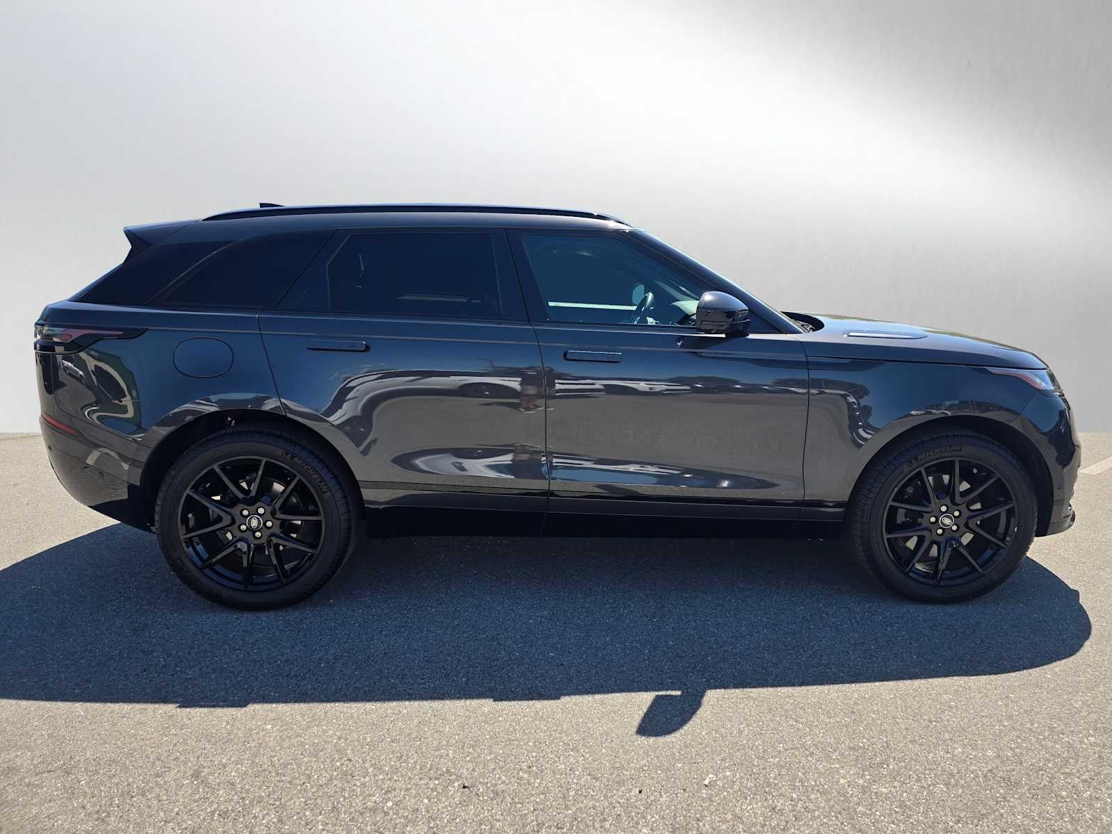 2026 Land Rover Range Rover Velar Dynamic SE