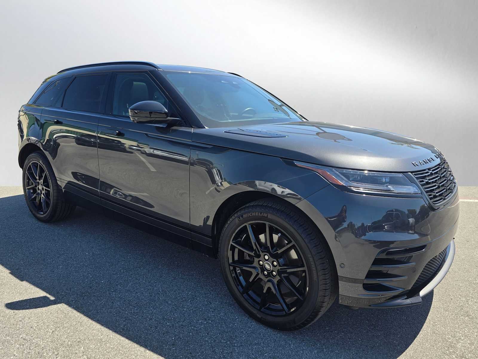 2026 Land Rover Range Rover Velar Dynamic SE