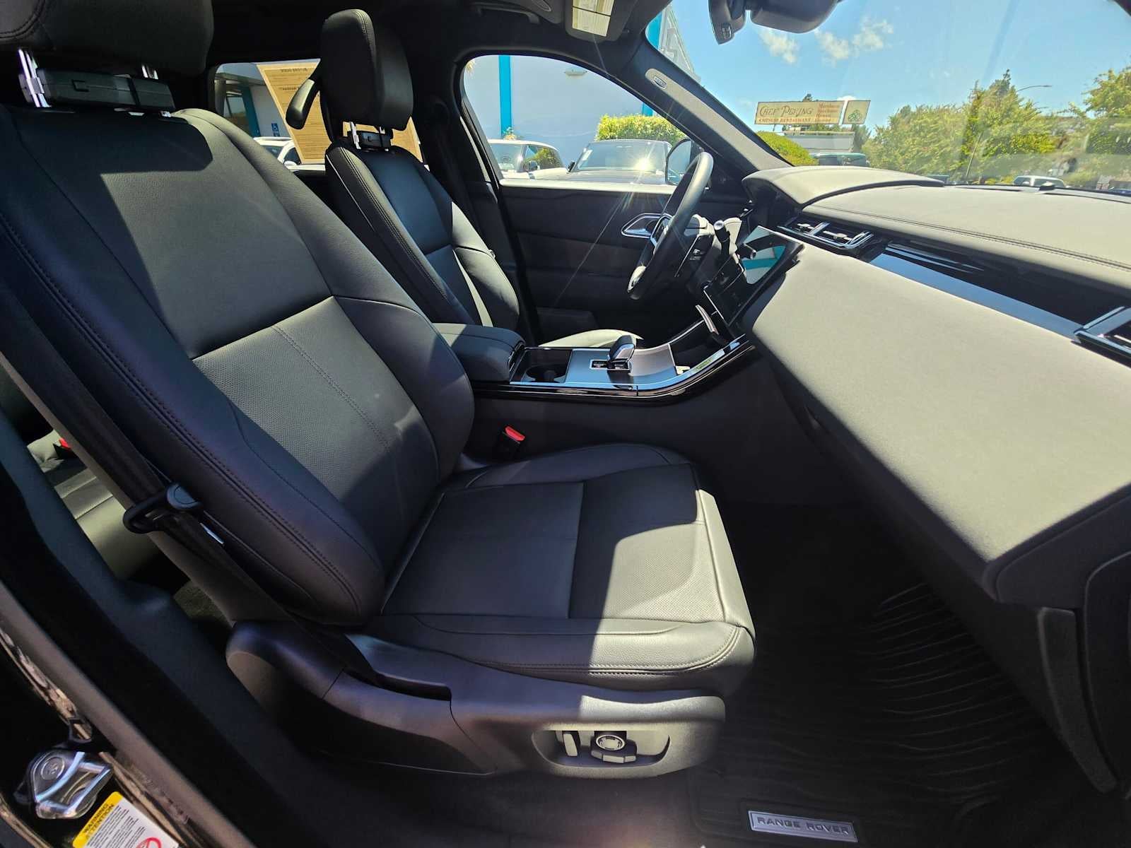 2026 Land Rover Range Rover Velar Dynamic SE