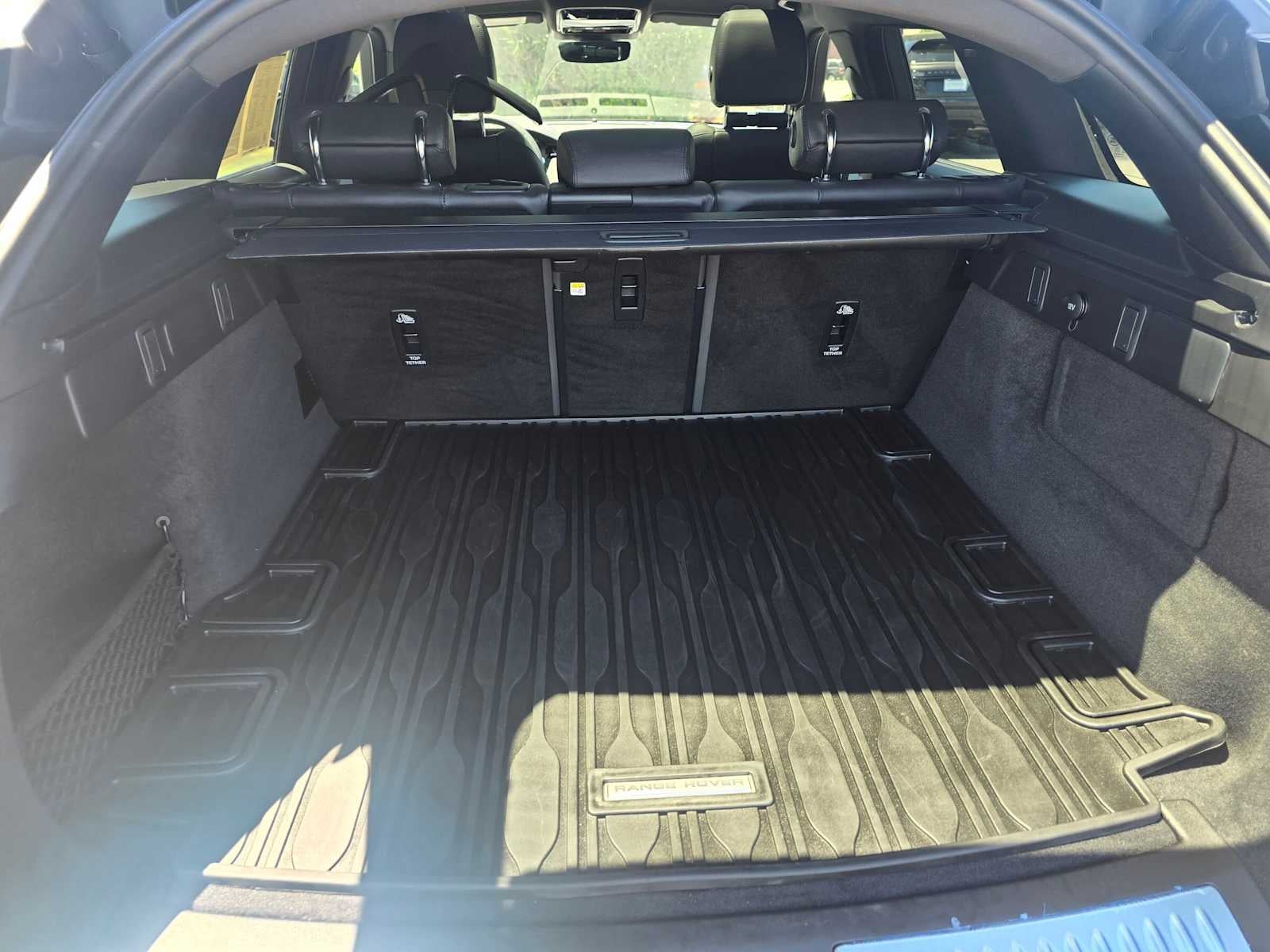 2026 Land Rover Range Rover Velar Dynamic SE