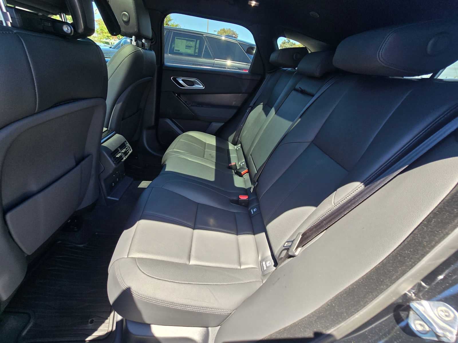 2026 Land Rover Range Rover Velar Dynamic SE