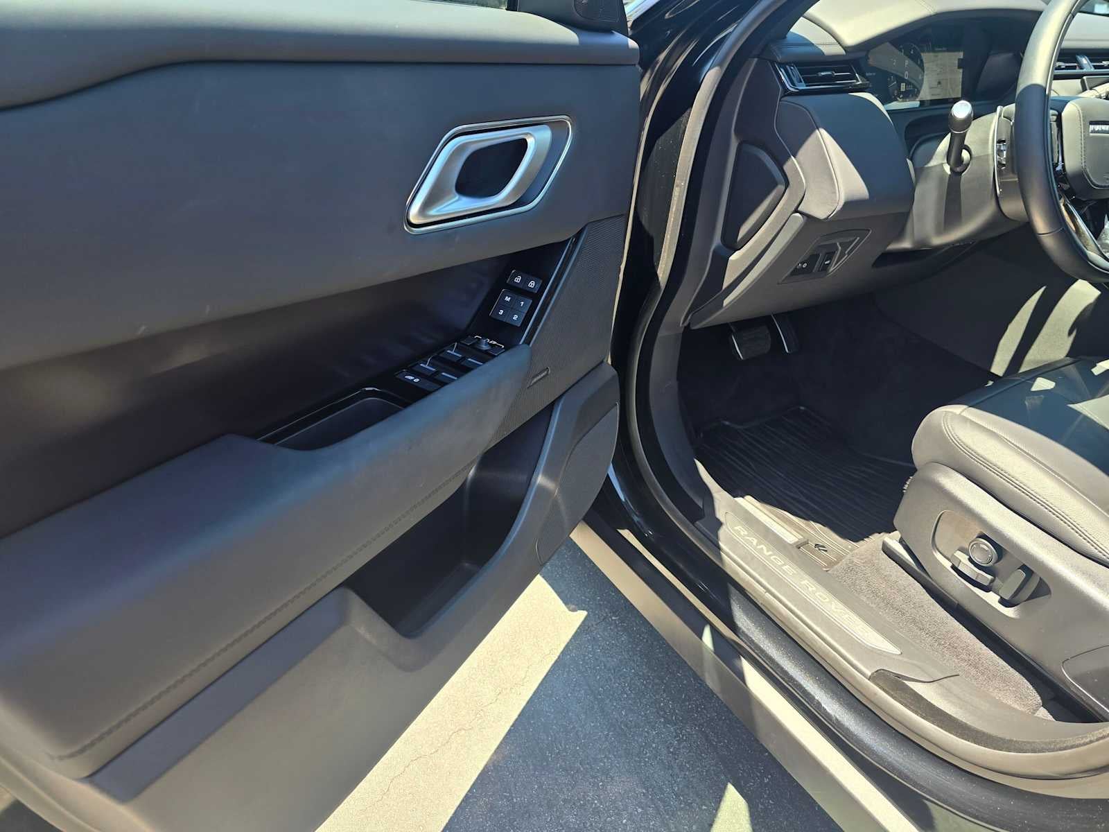 2026 Land Rover Range Rover Velar Dynamic SE
