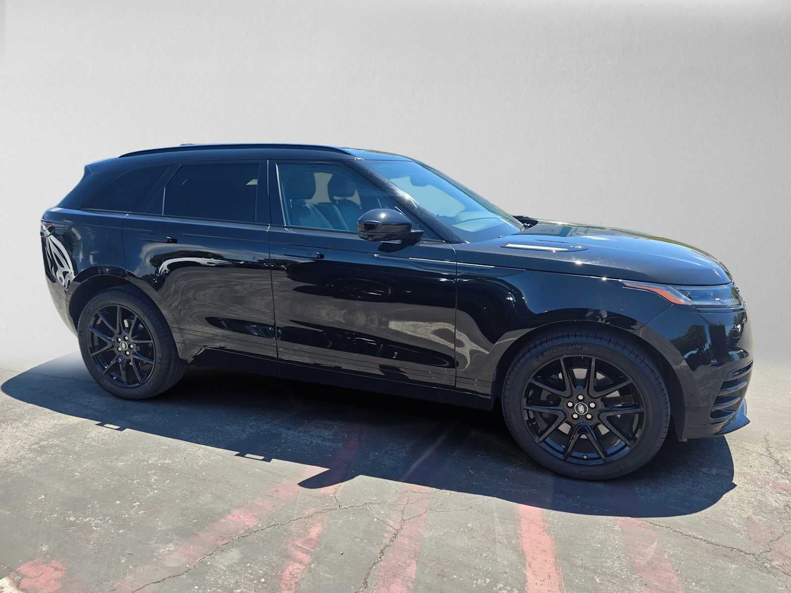 2026 Land Rover Range Rover Velar Dynamic SE