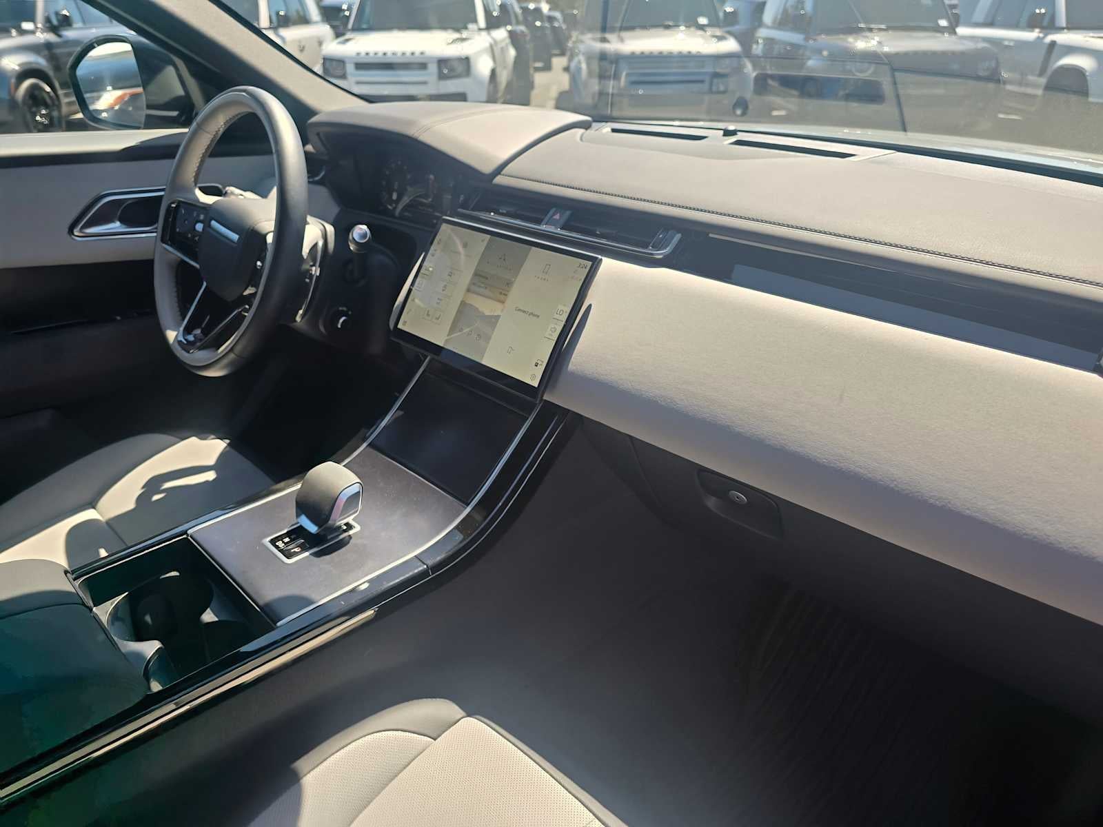 2026 Land Rover Range Rover Velar Dynamic SE