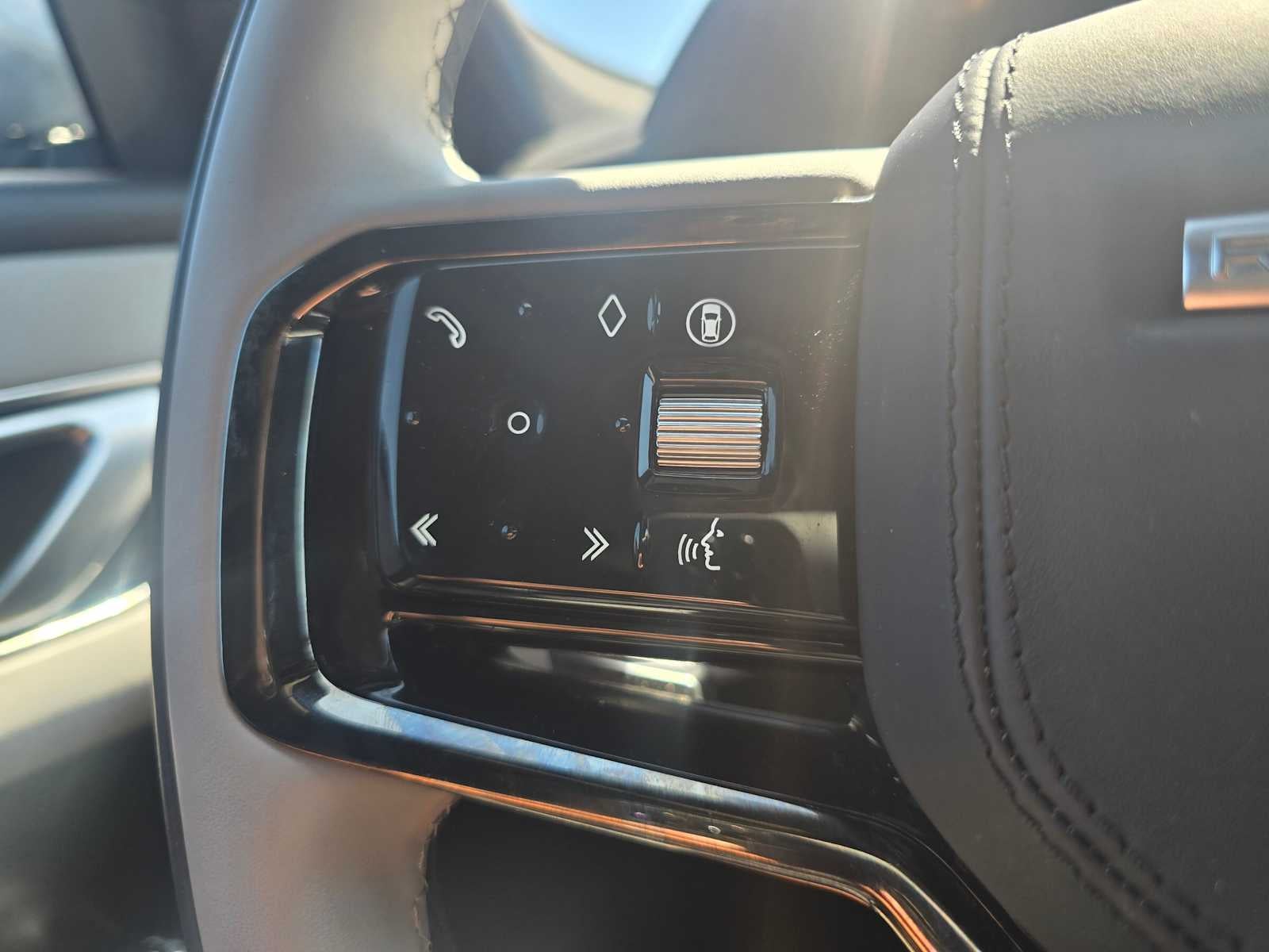 2026 Land Rover Range Rover Velar Dynamic SE