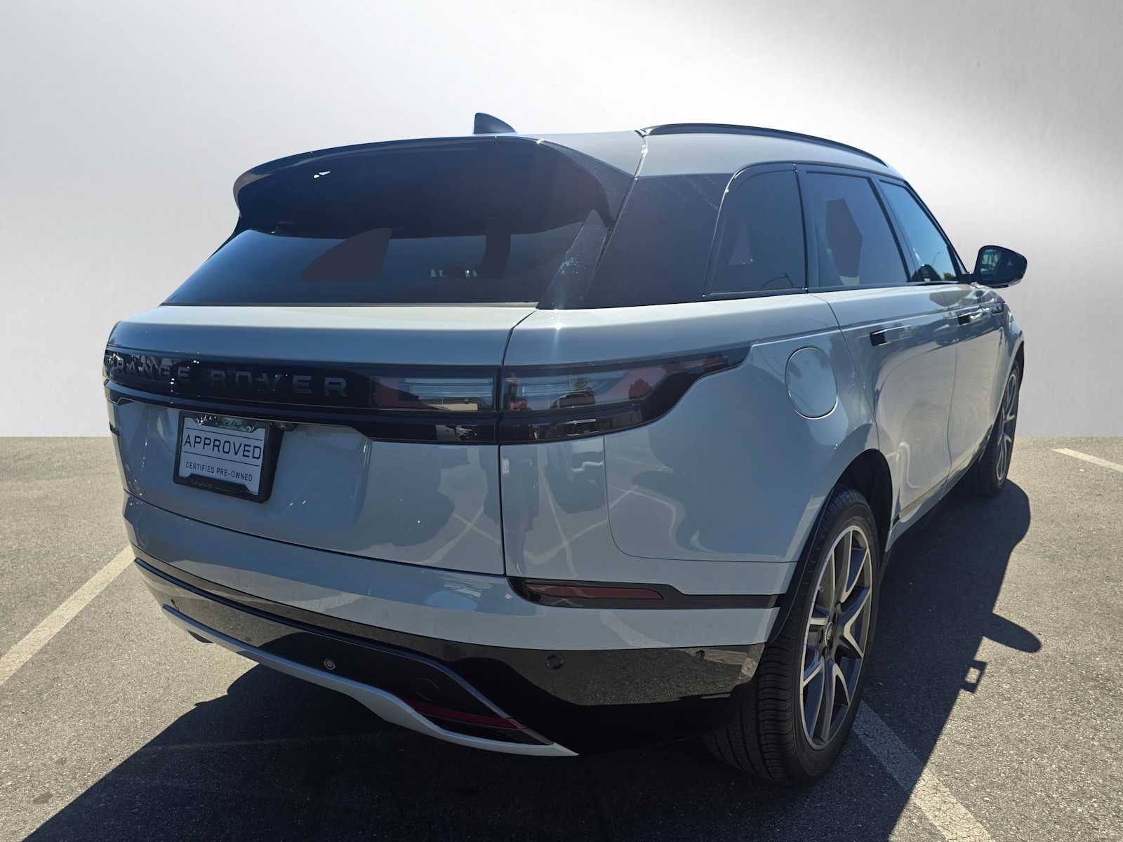 2026 Land Rover Range Rover Velar Dynamic SE