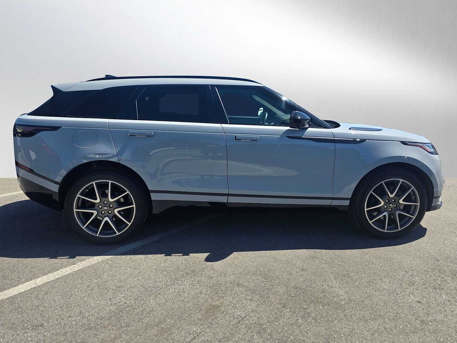2026 Land Rover Range Rover Velar Dynamic SE
