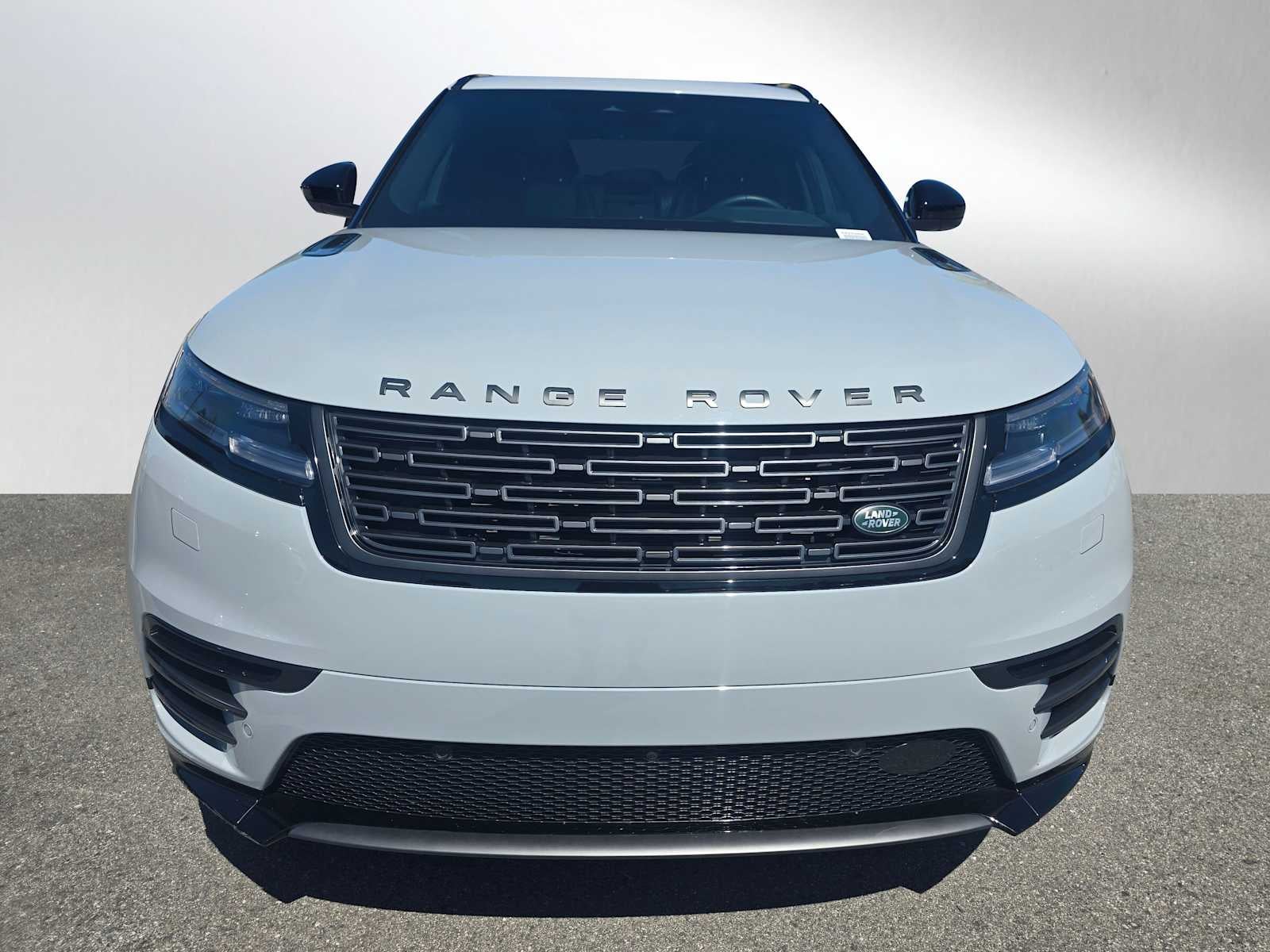 2026 Land Rover Range Rover Velar Dynamic SE