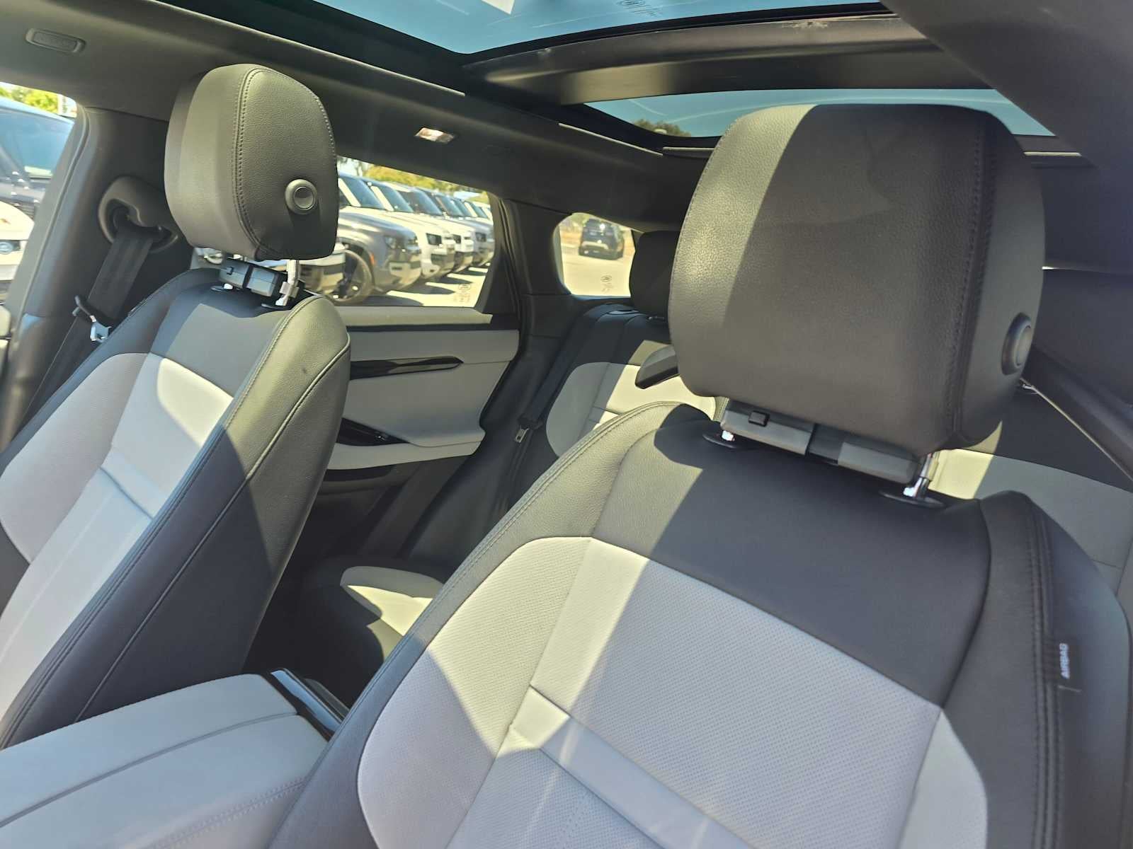 2026 Land Rover Range Rover Evoque Dynamic SE