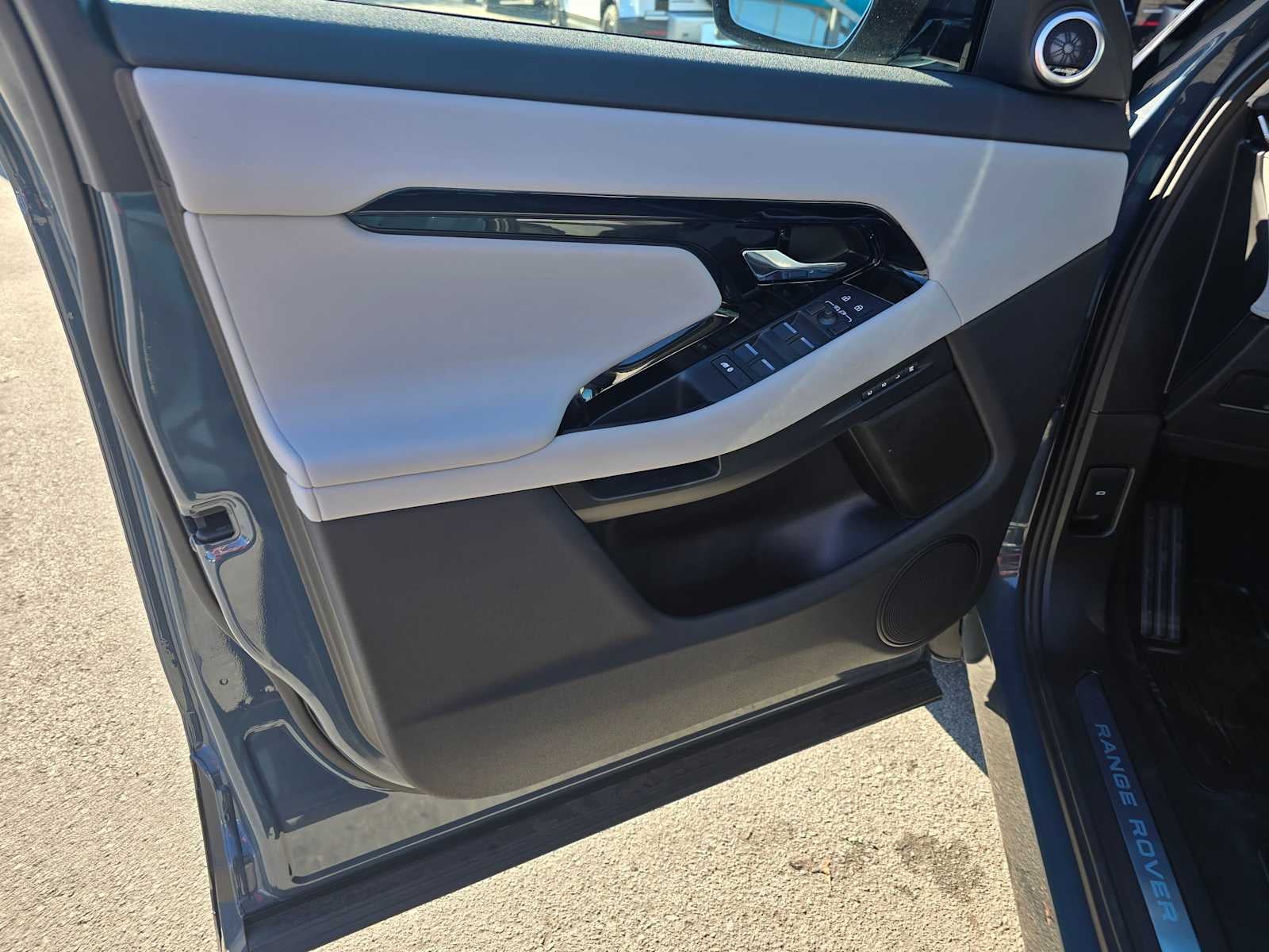 2025 Land Rover Range Rover Evoque Dynamic SE