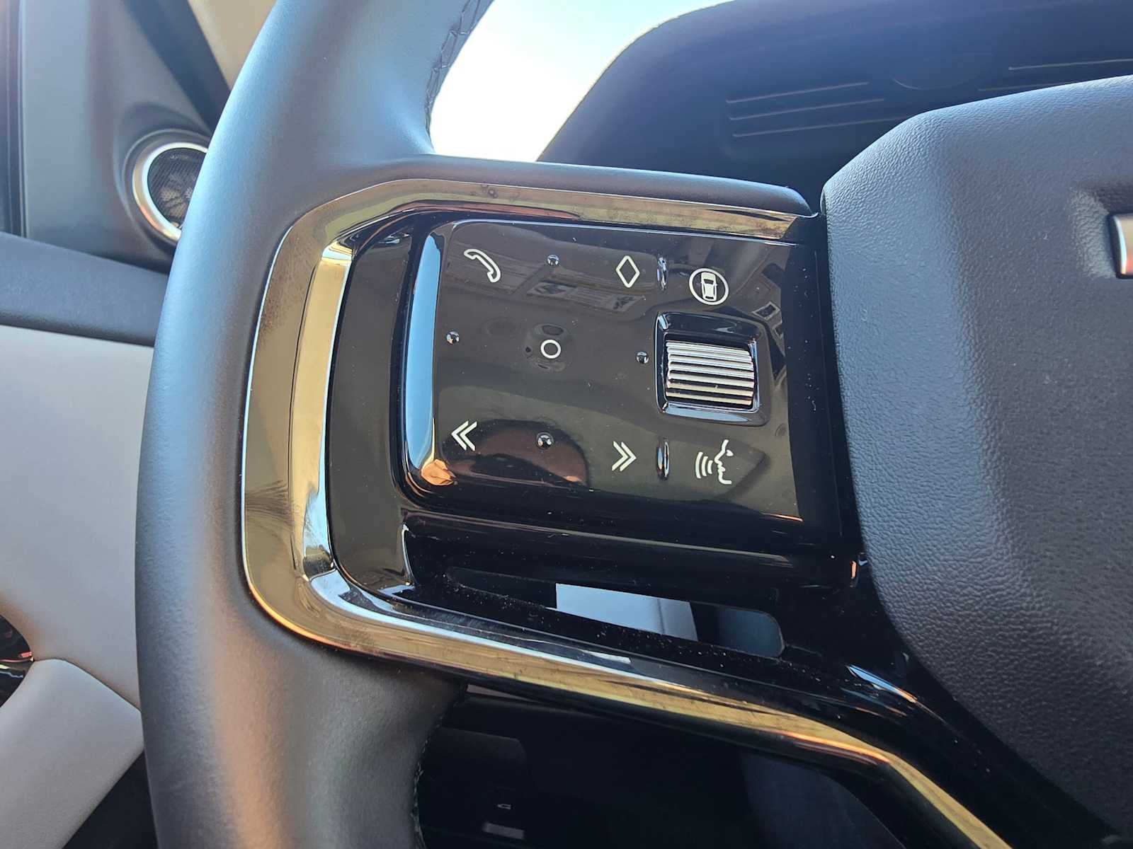 2025 Land Rover Range Rover Evoque Dynamic SE