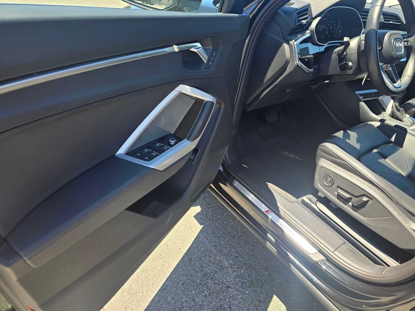 2025 Audi Q3 S line Premium
