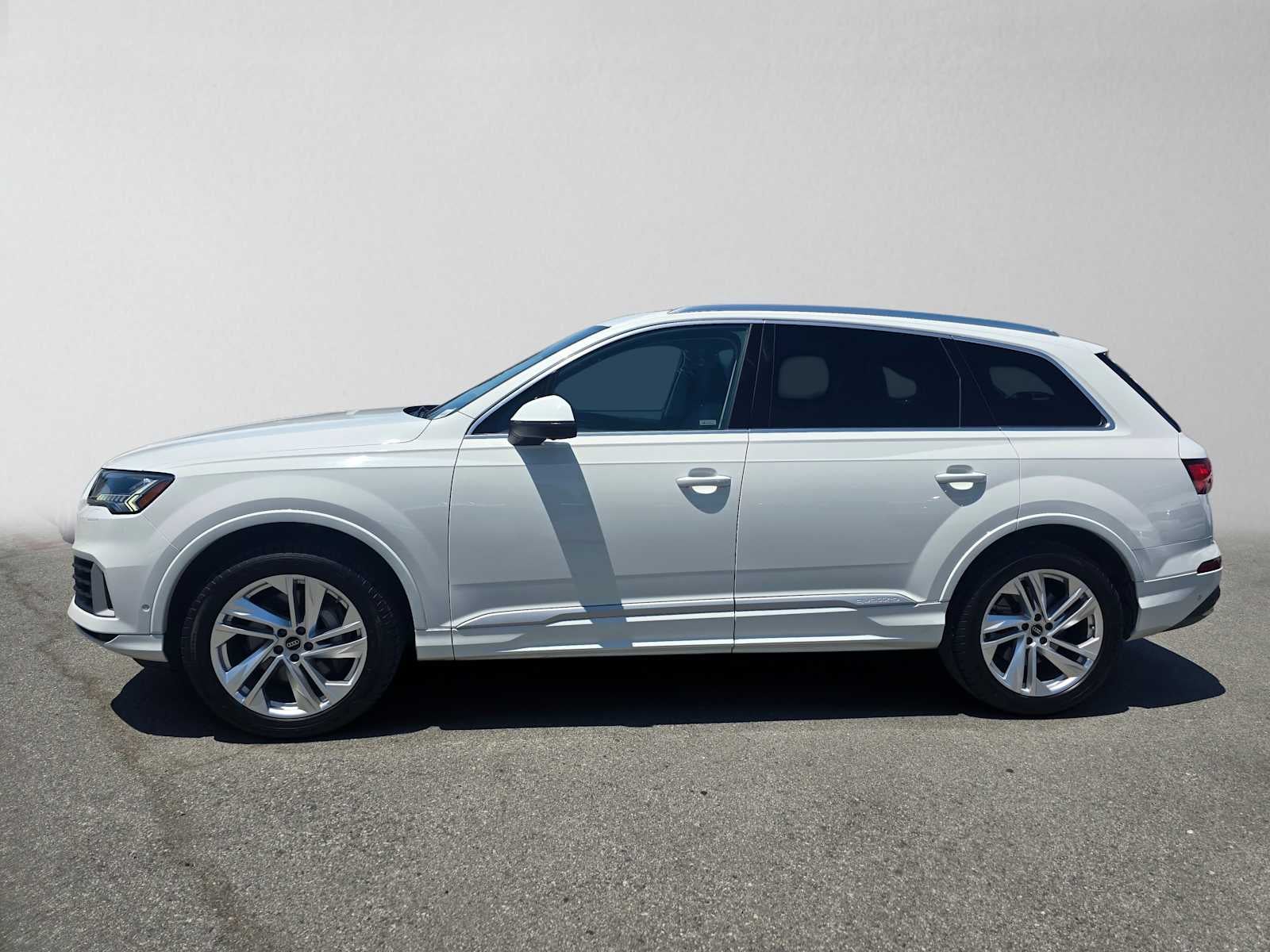 2023 Audi Q7 Premium Plus