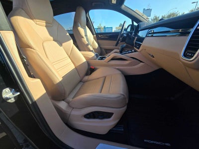 2023 Porsche Cayenne Platinum Edition