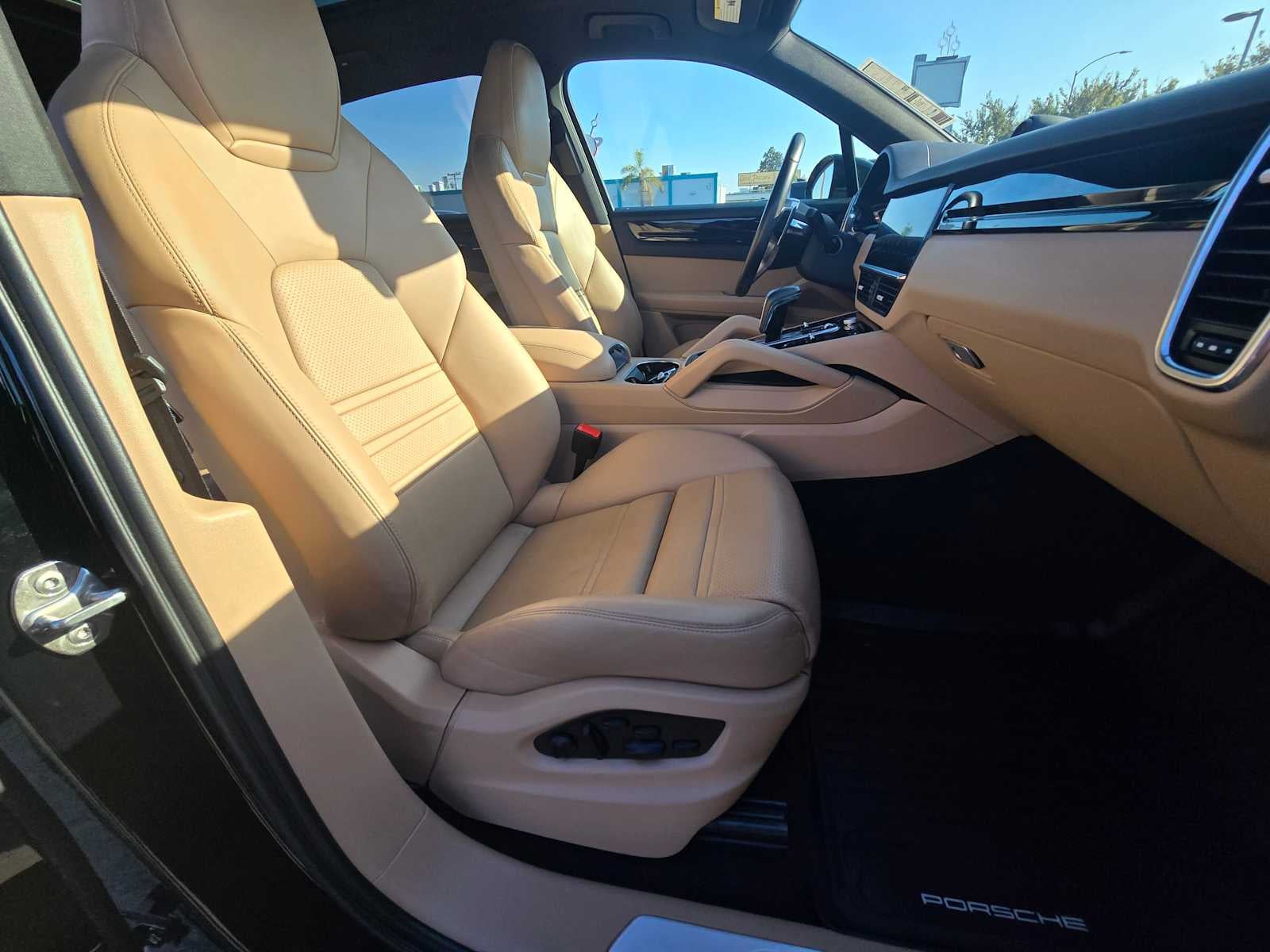 2023 Porsche Cayenne Platinum Edition