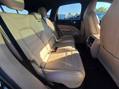 2023 Porsche Cayenne Platinum Edition
