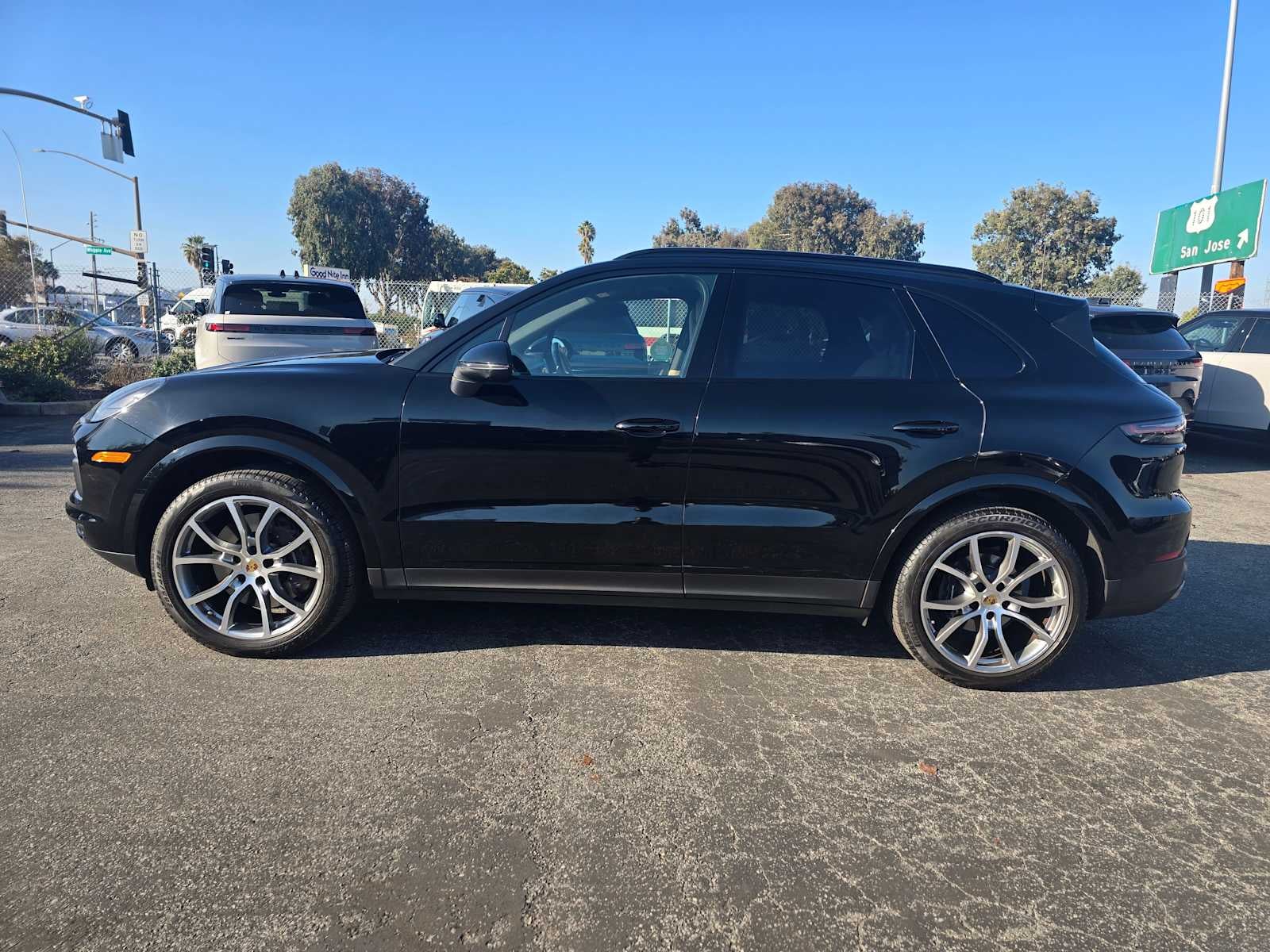2023 Porsche Cayenne Platinum Edition