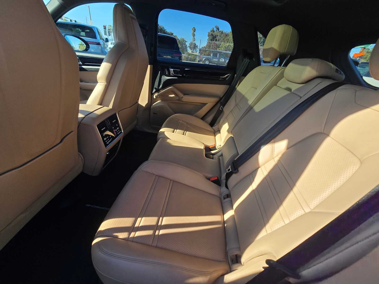 2023 Porsche Cayenne Platinum Edition