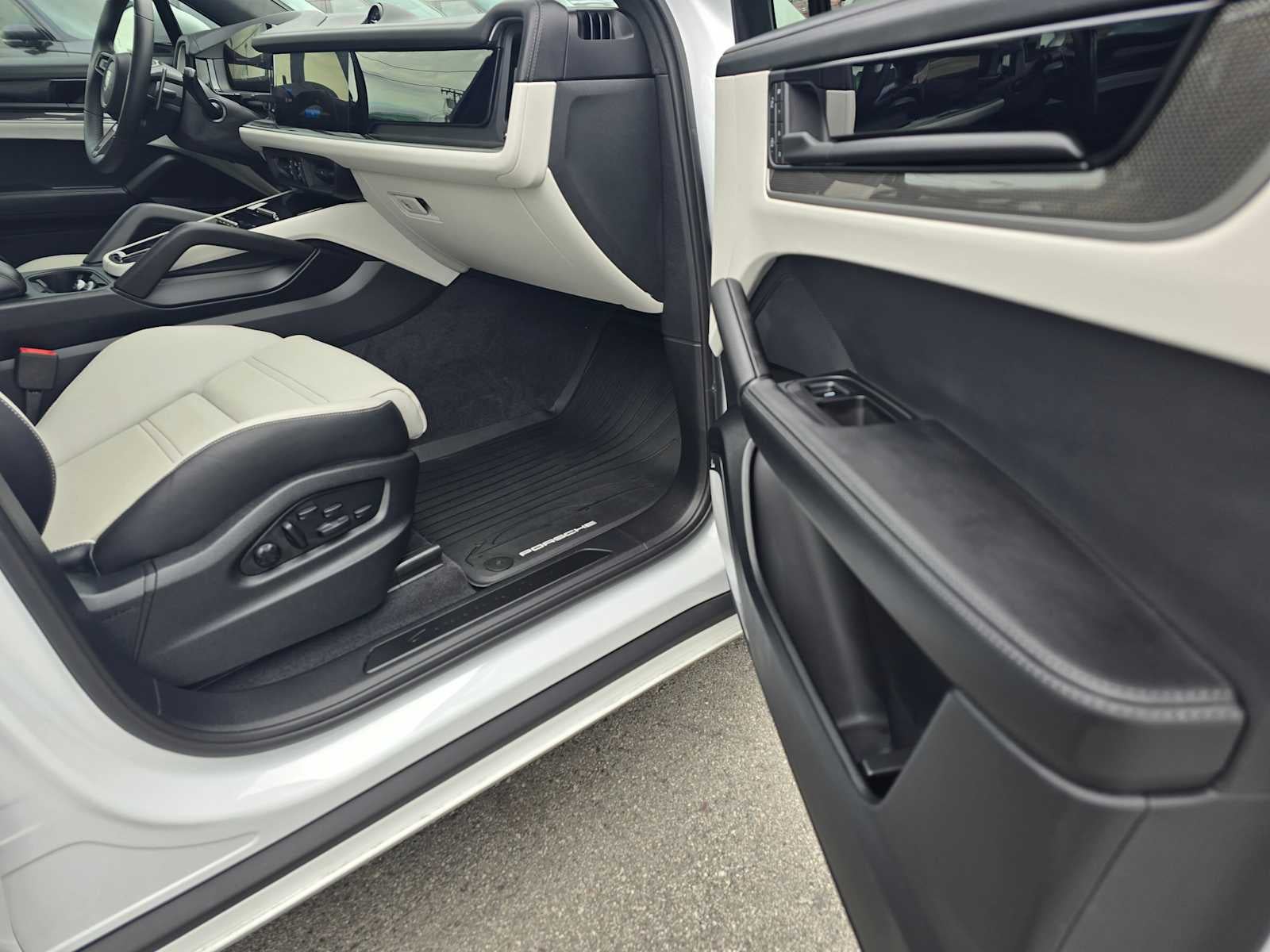 2025 Porsche Cayenne Turbo E-Hybrid