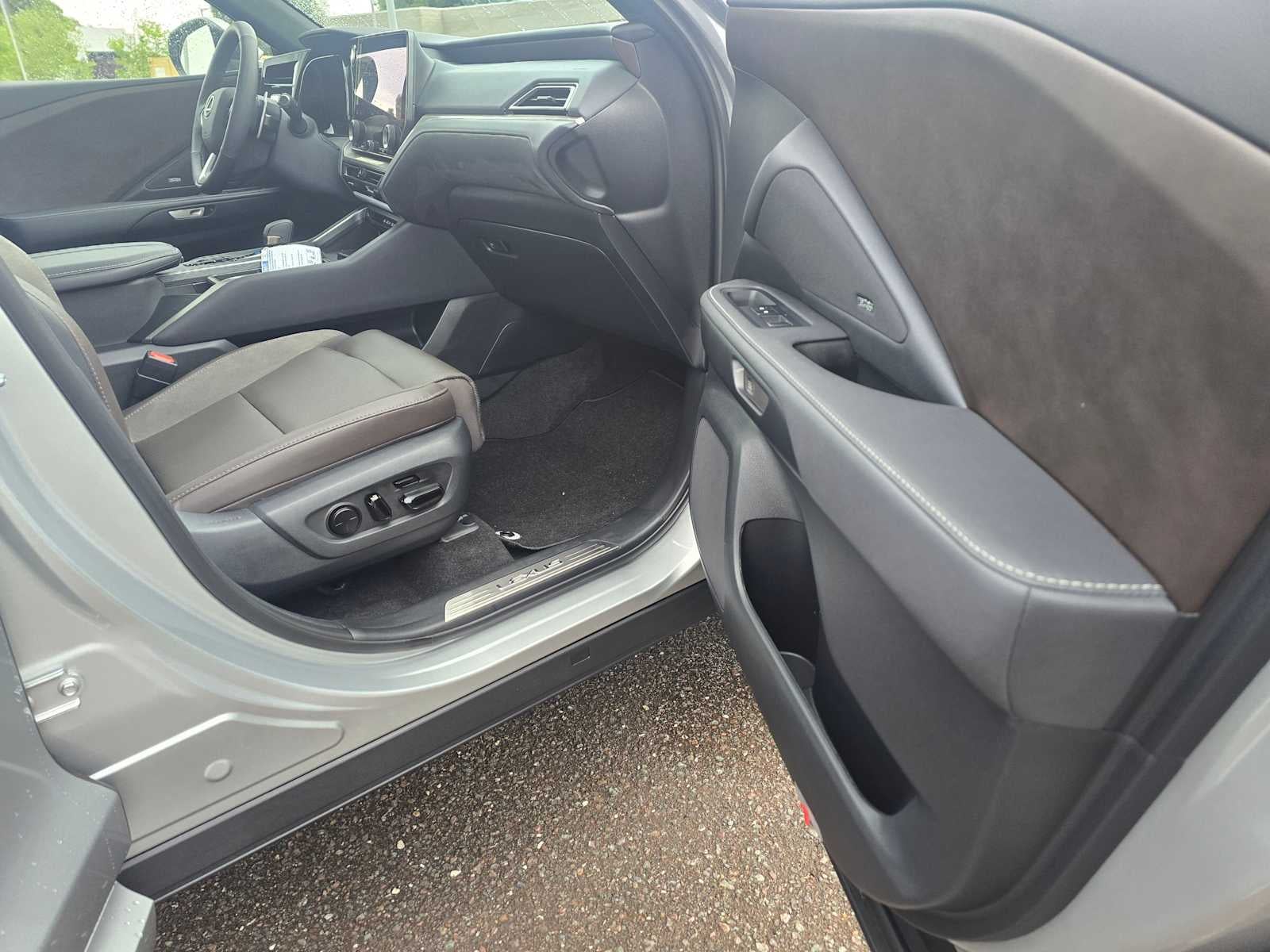 2026 Lexus TX 550h+ Luxury