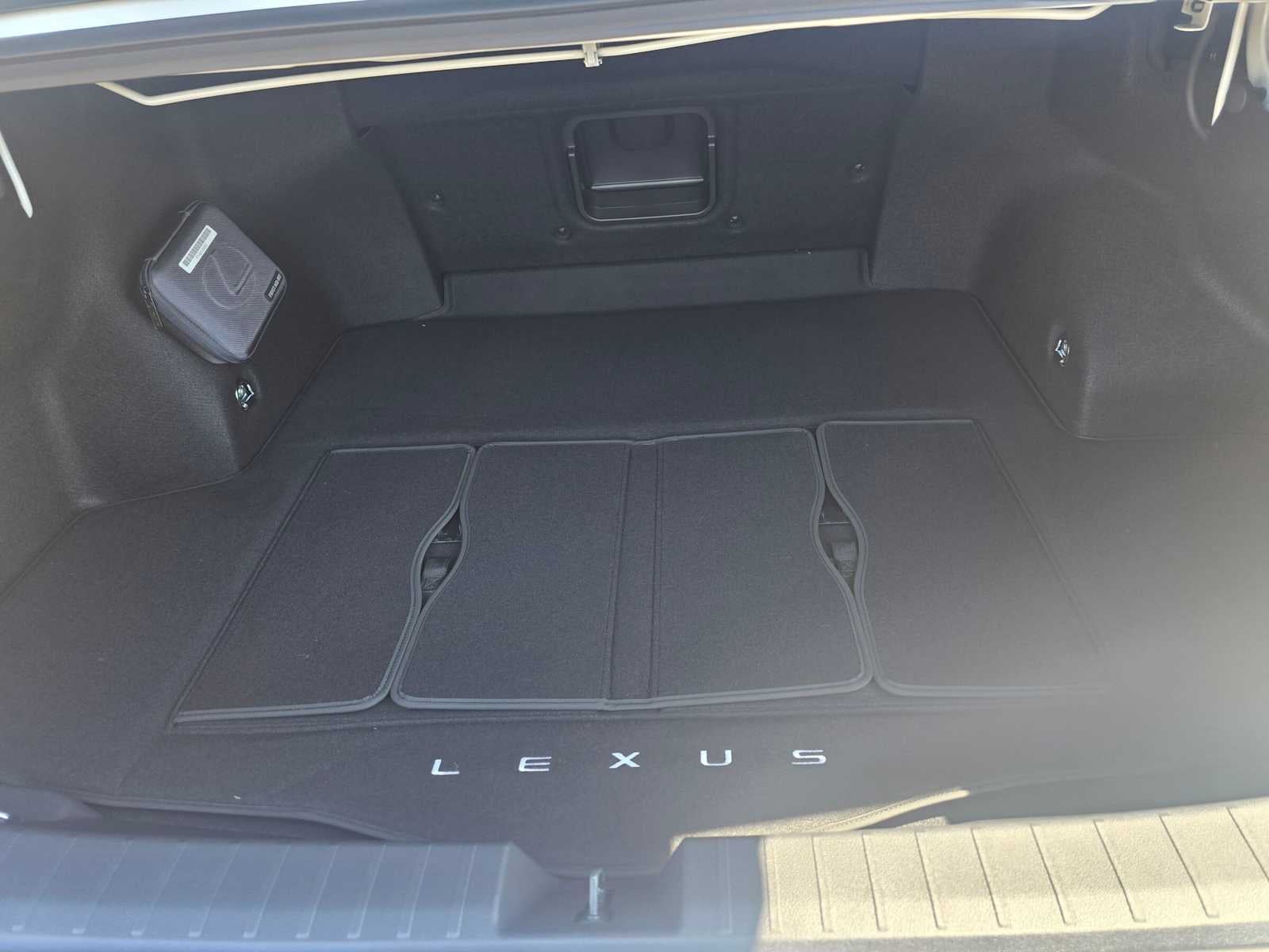 2026 Lexus ES 350e PREMIUM