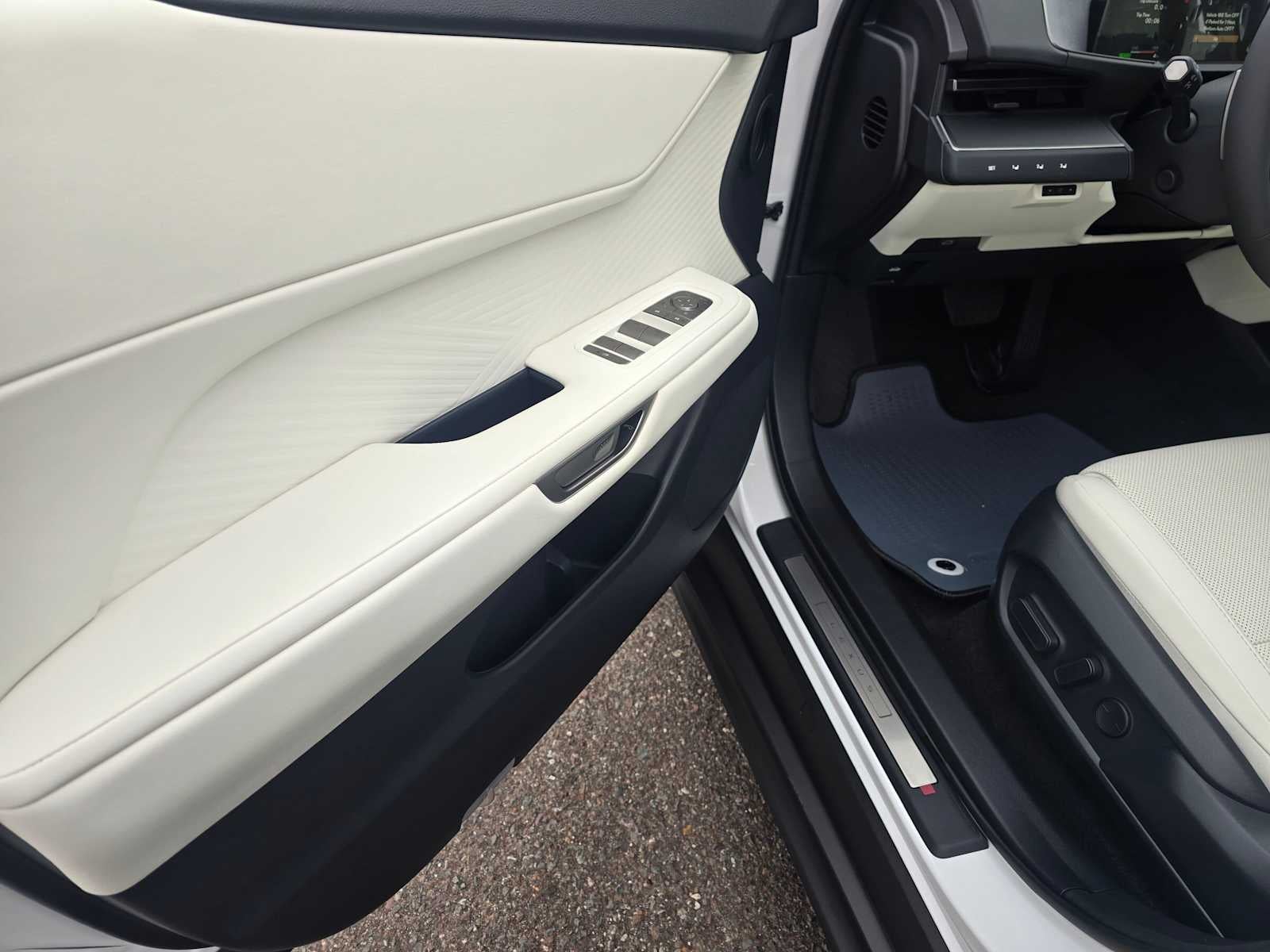 2026 Lexus ES 350e PREMIUM