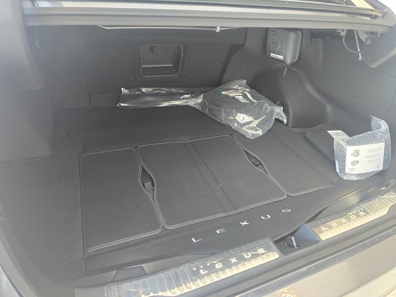 2026 Lexus ES 350e Premium