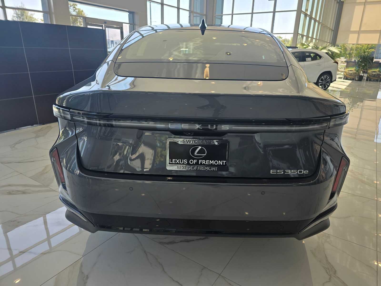 2026 Lexus ES 350e Premium