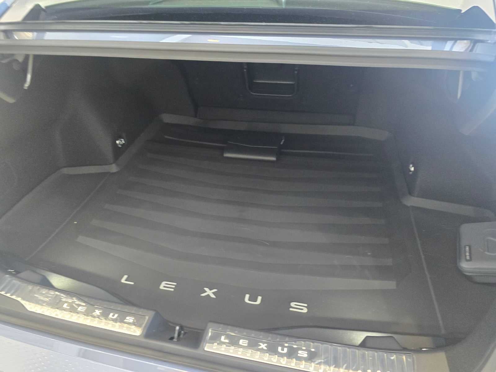 2026 Lexus ES 500e LUXURY AWD