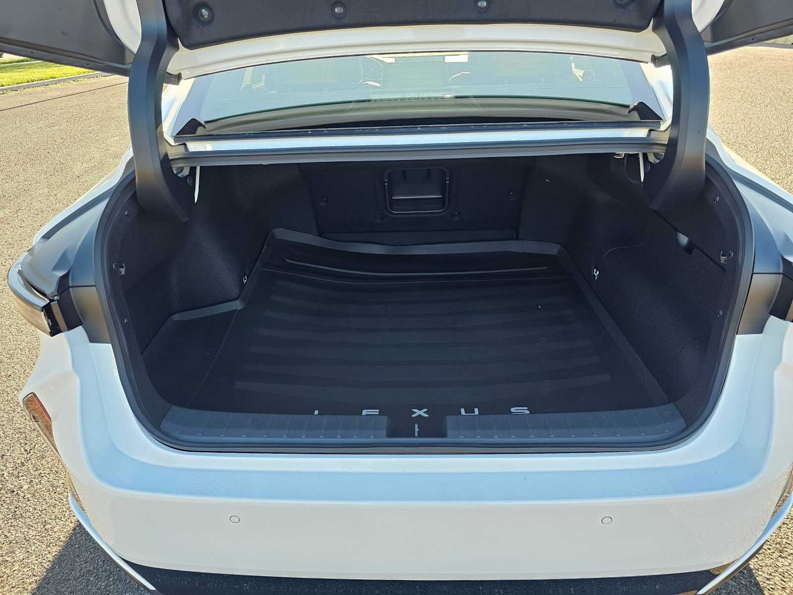 2026 Lexus ES 350h PREMIUM