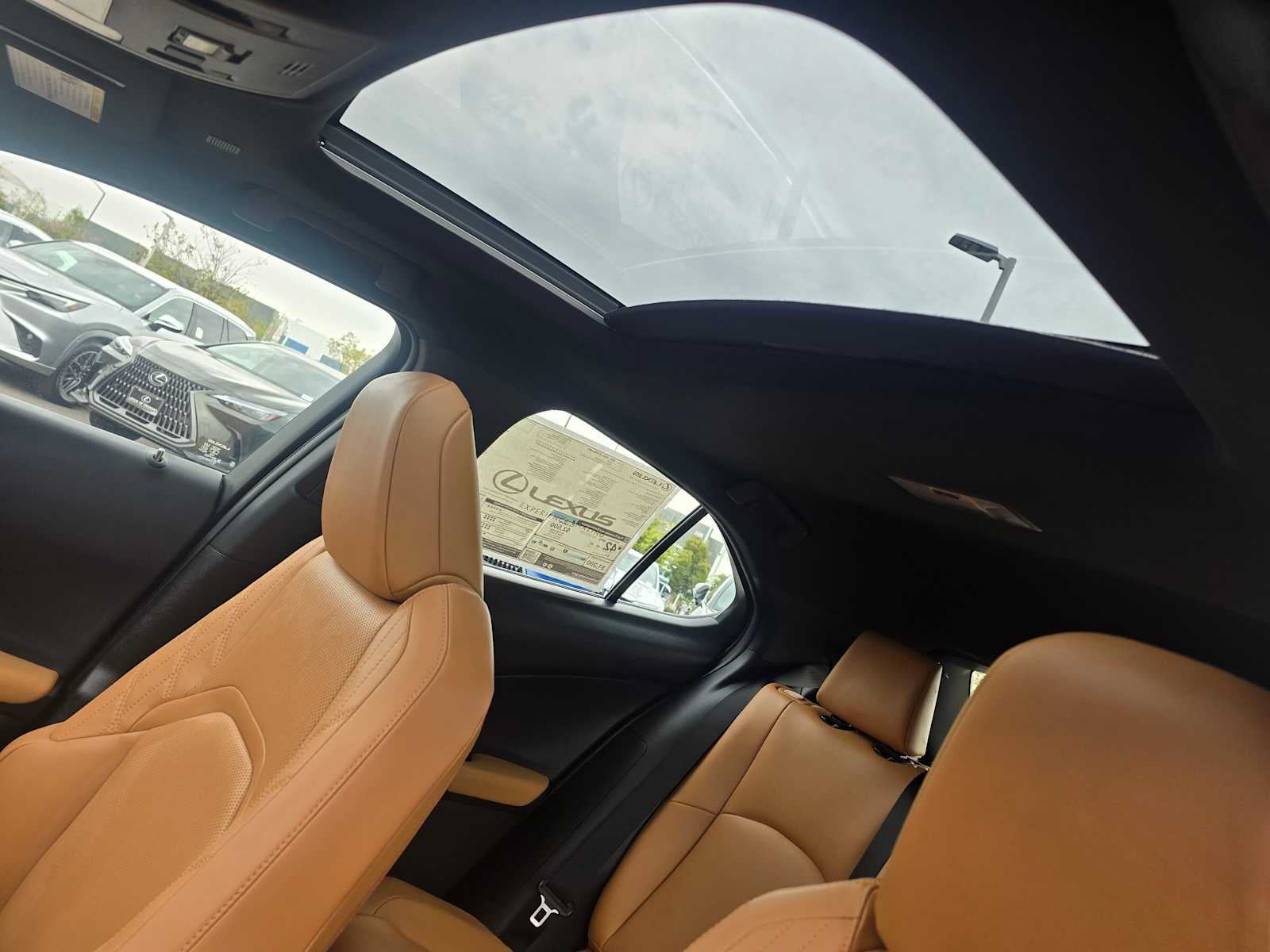 2026 Lexus UX 300h PREMIUM AWD