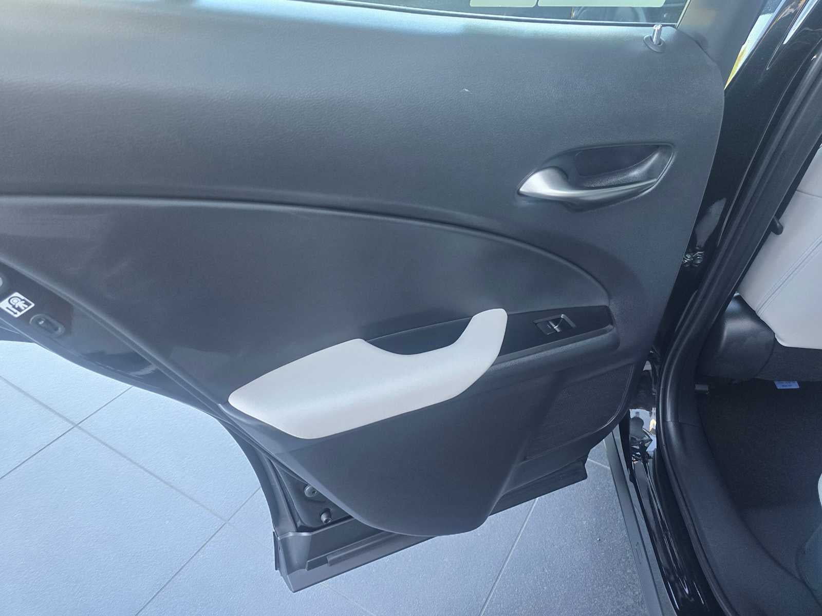 2026 Lexus UX 300h PREMIUM AWD