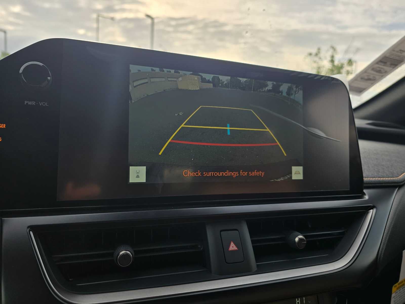 2026 Lexus UX 300h PREMIUM AWD