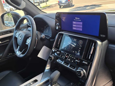 2026 Lexus LX 700h F SPORT Handling