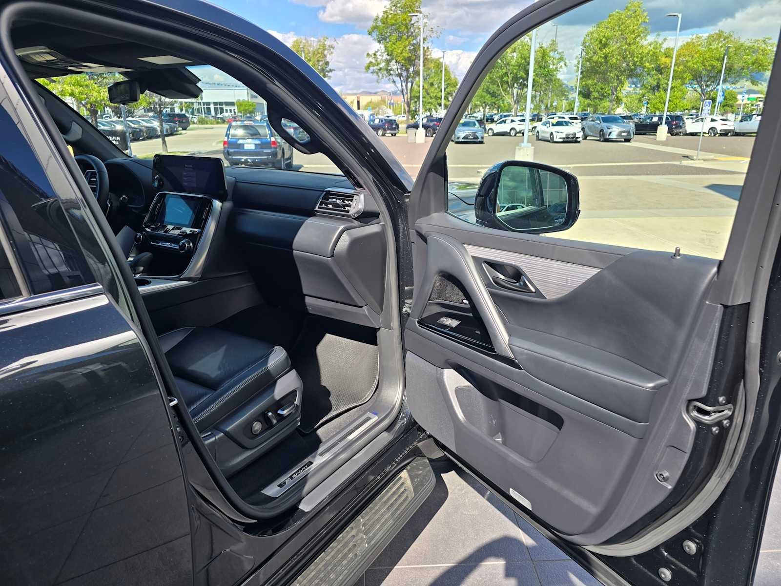 2026 Lexus LX 700h F SPORT Handling