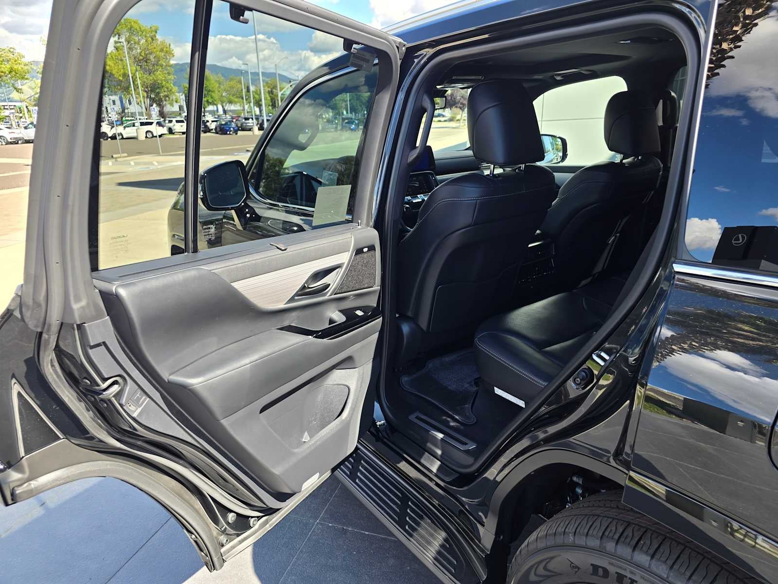 2026 Lexus LX 700h F SPORT Handling