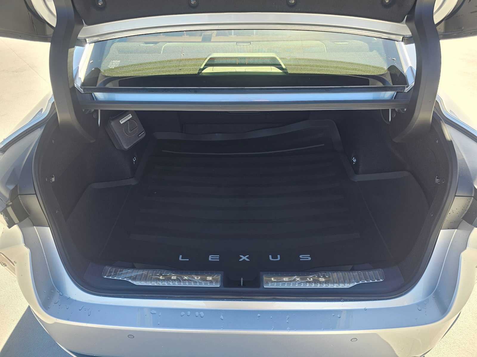 2026 Lexus ES 350e PREMIUM