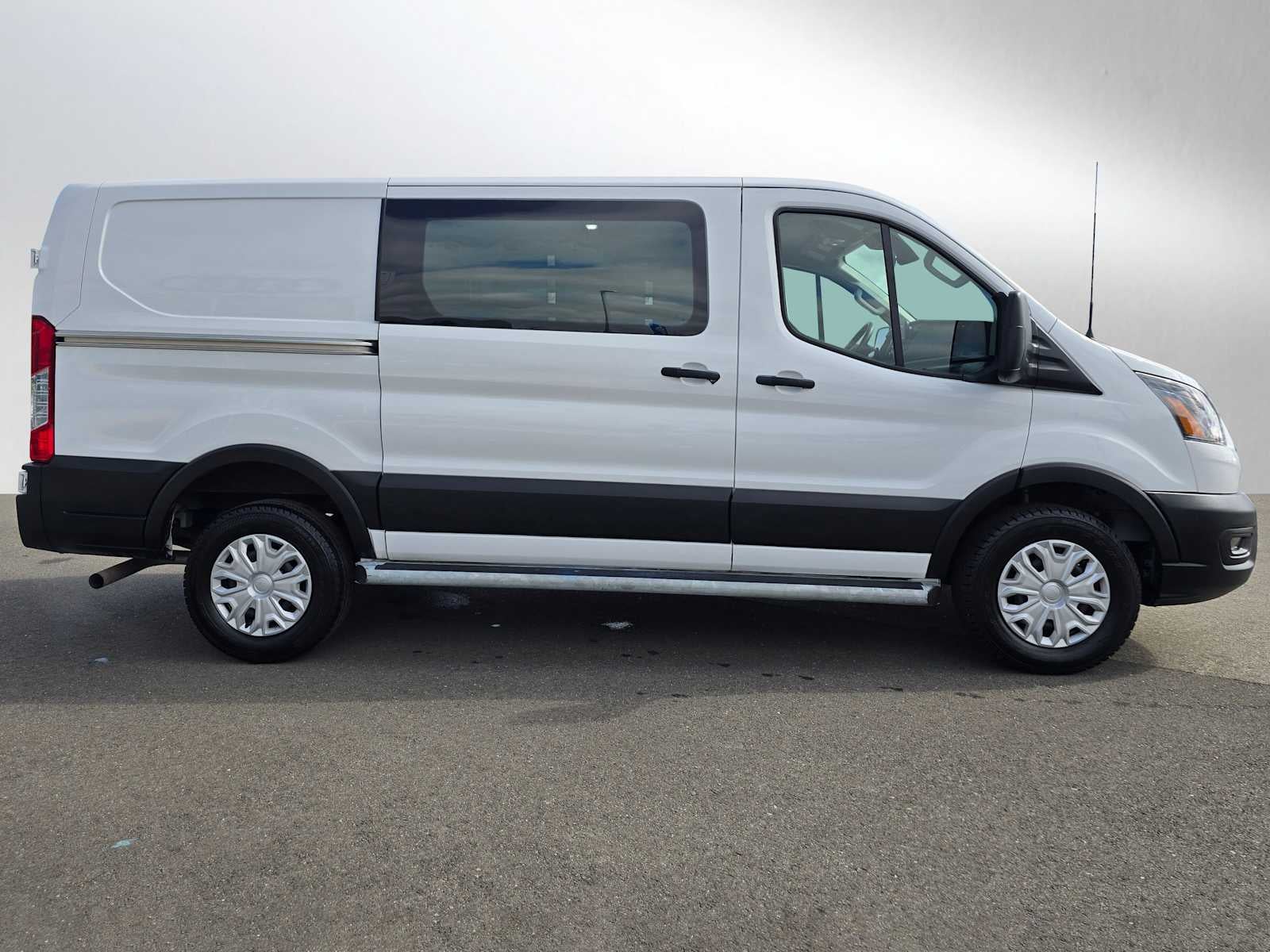 2025 Ford Transit Cargo Van T-250 130" Low Rf 9070 GVWR RWD