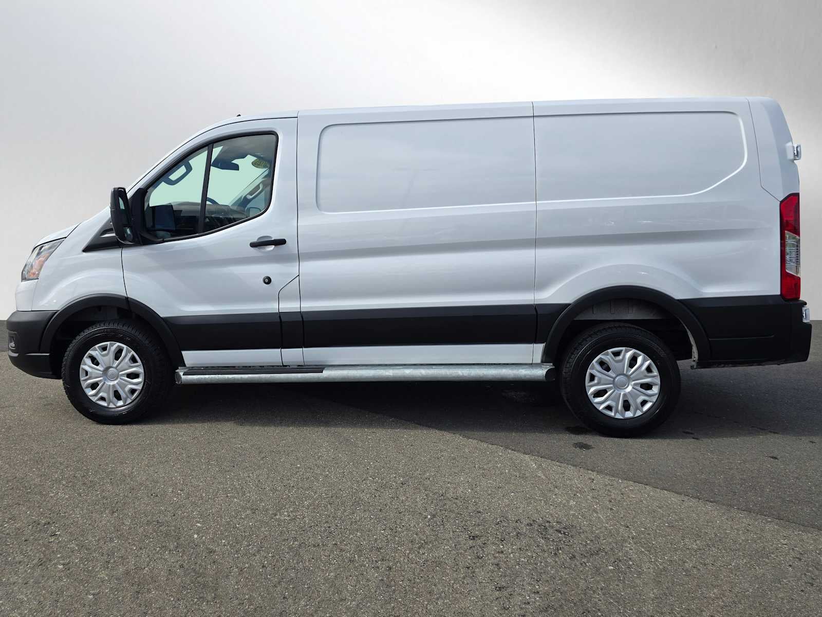 2025 Ford Transit Cargo Van T-250 130" Low Rf 9070 GVWR RWD