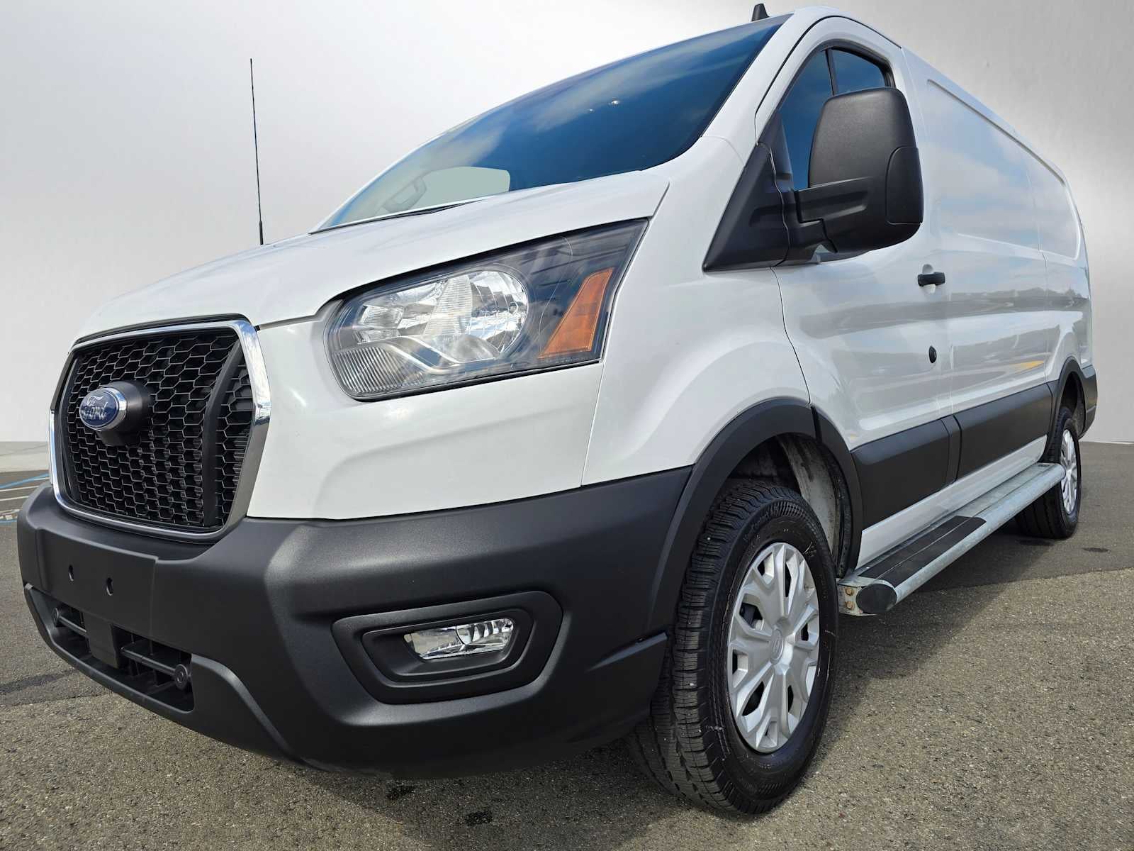 2025 Ford Transit Cargo Van T-250 130" Low Rf 9070 GVWR RWD