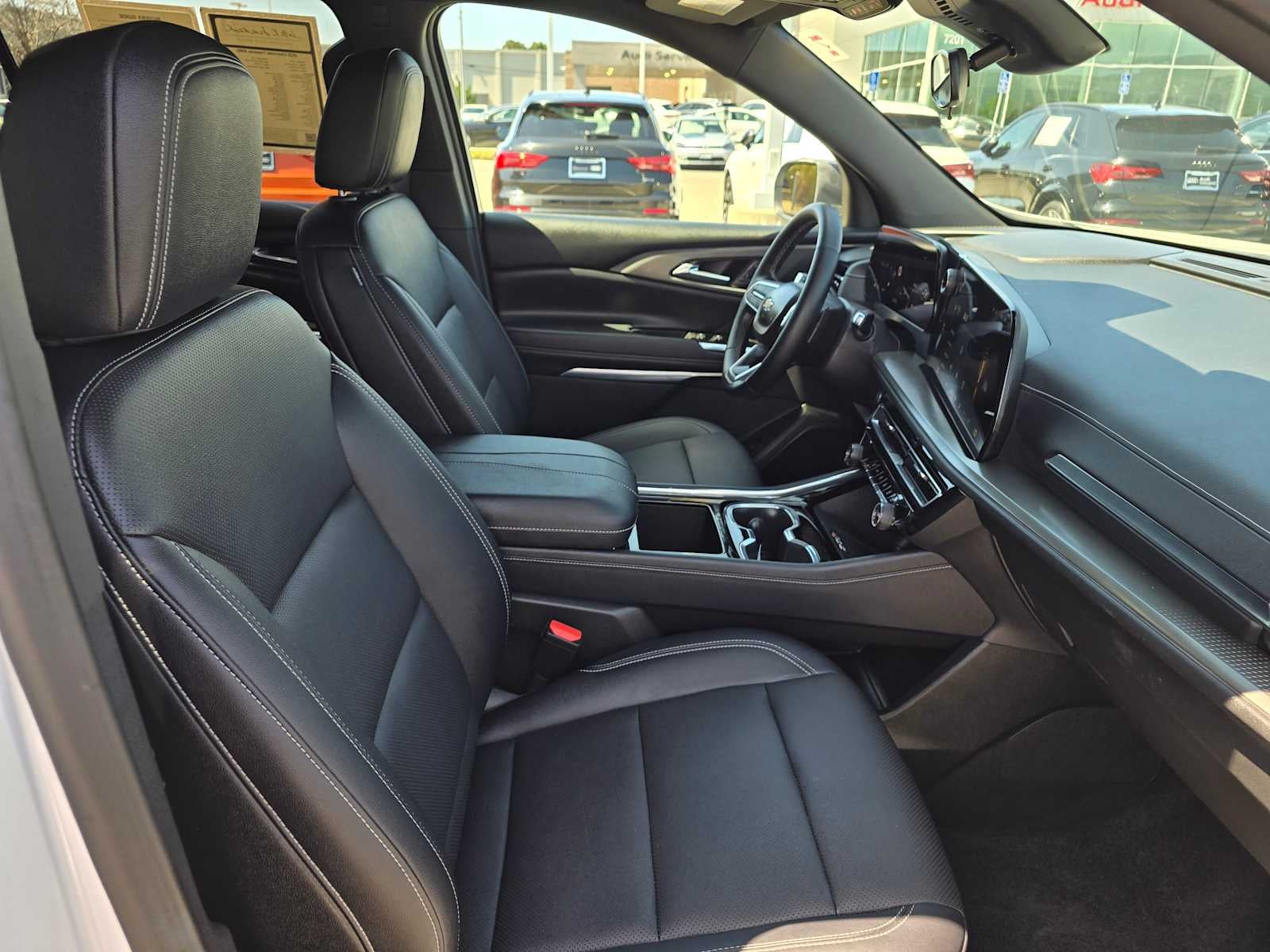 2025 Chevrolet Traverse AWD LT