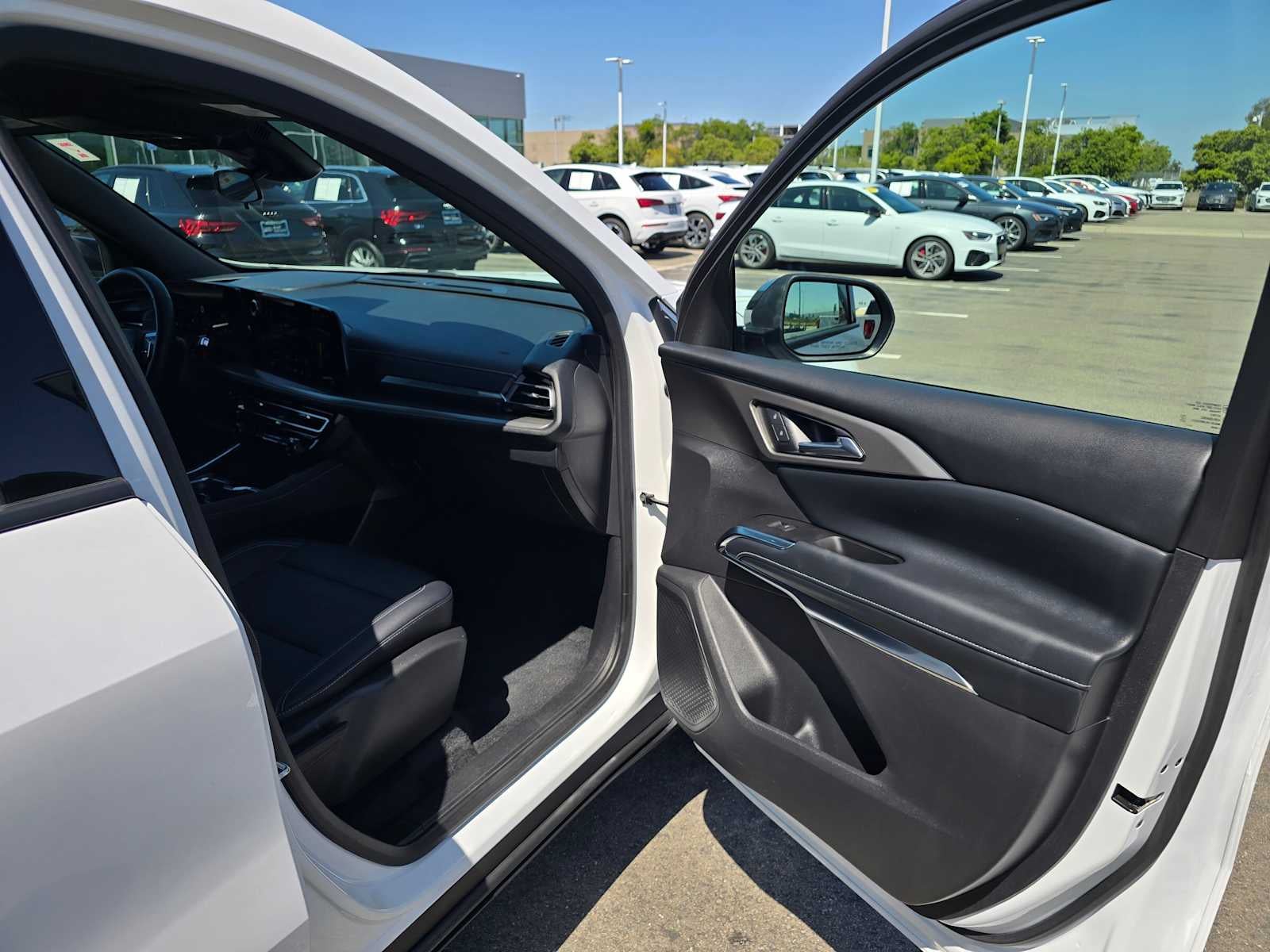 2025 Chevrolet Traverse AWD LT