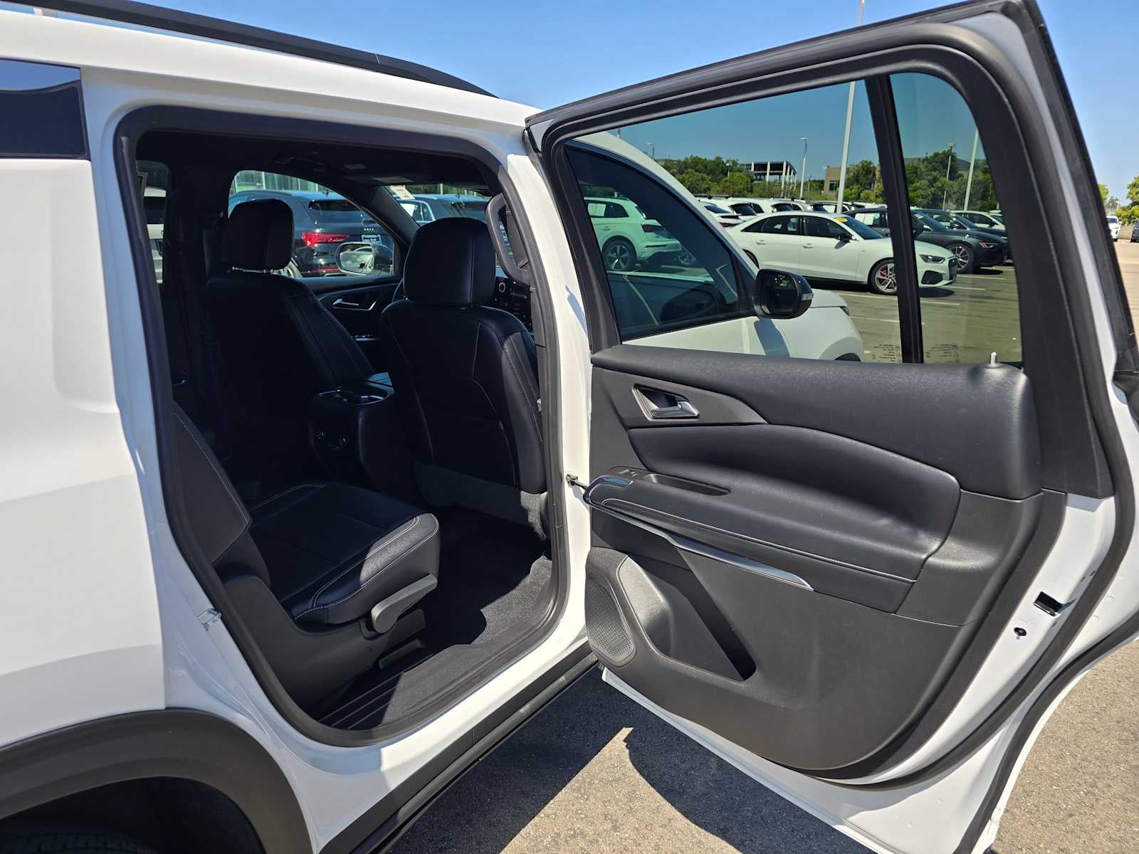 2025 Chevrolet Traverse AWD LT