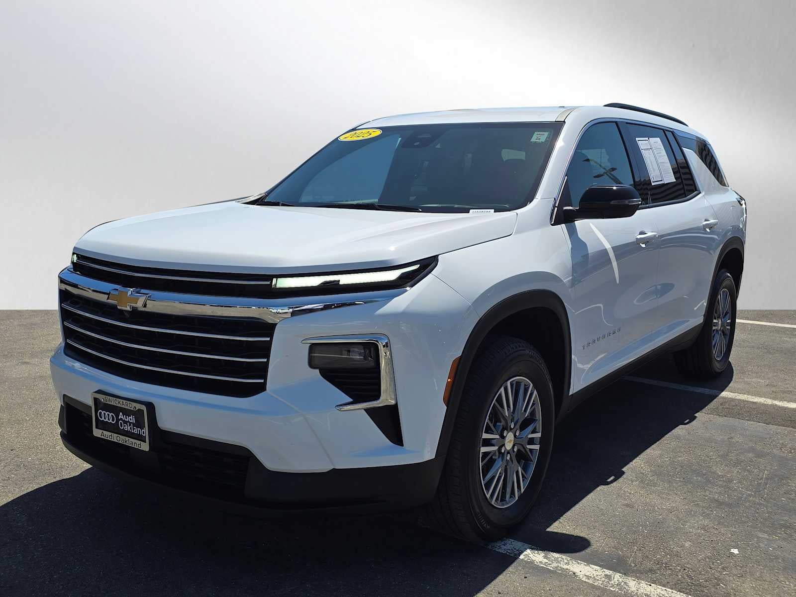2025 Chevrolet Traverse AWD LT