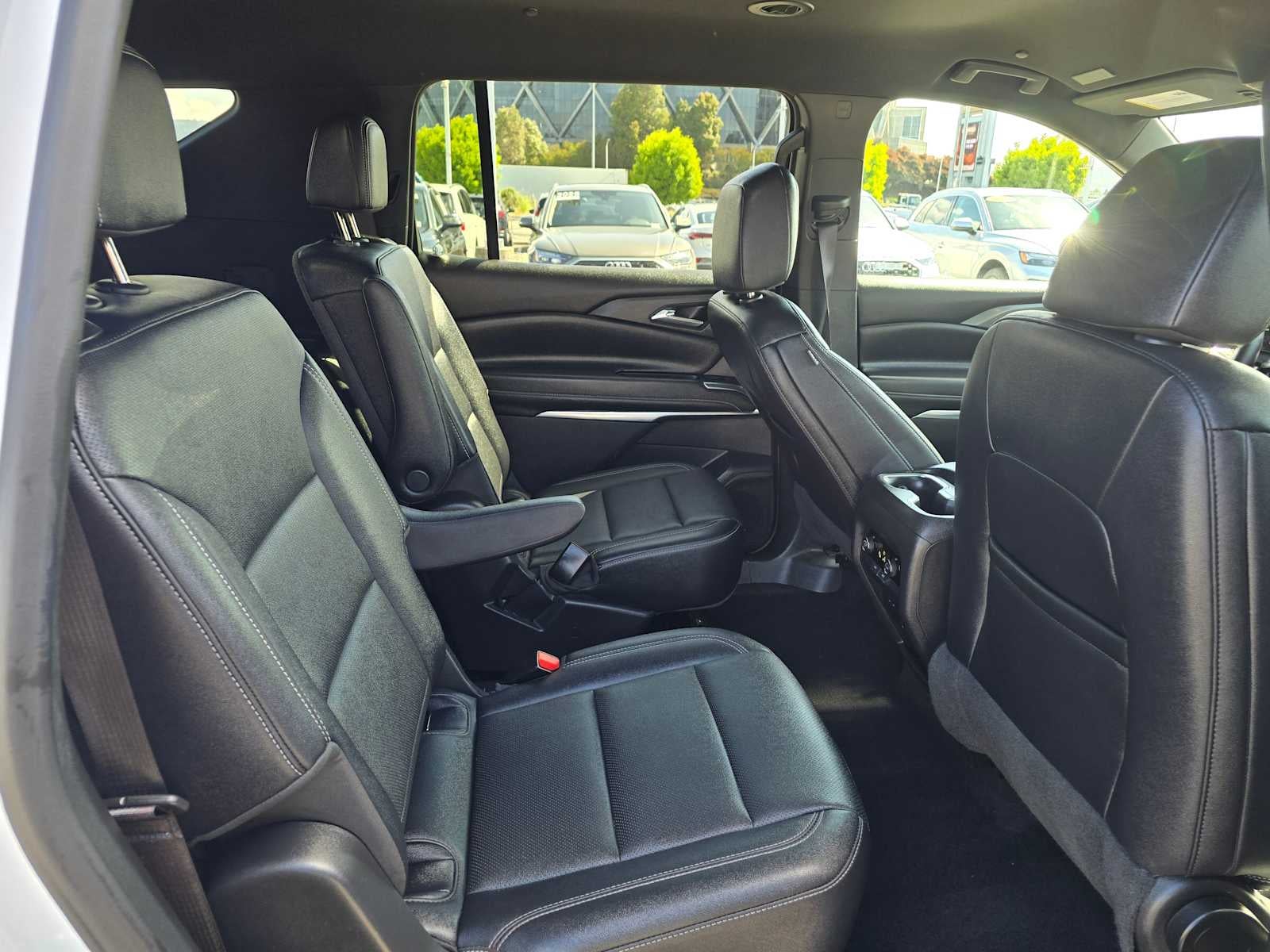 2025 Chevrolet Traverse AWD LT