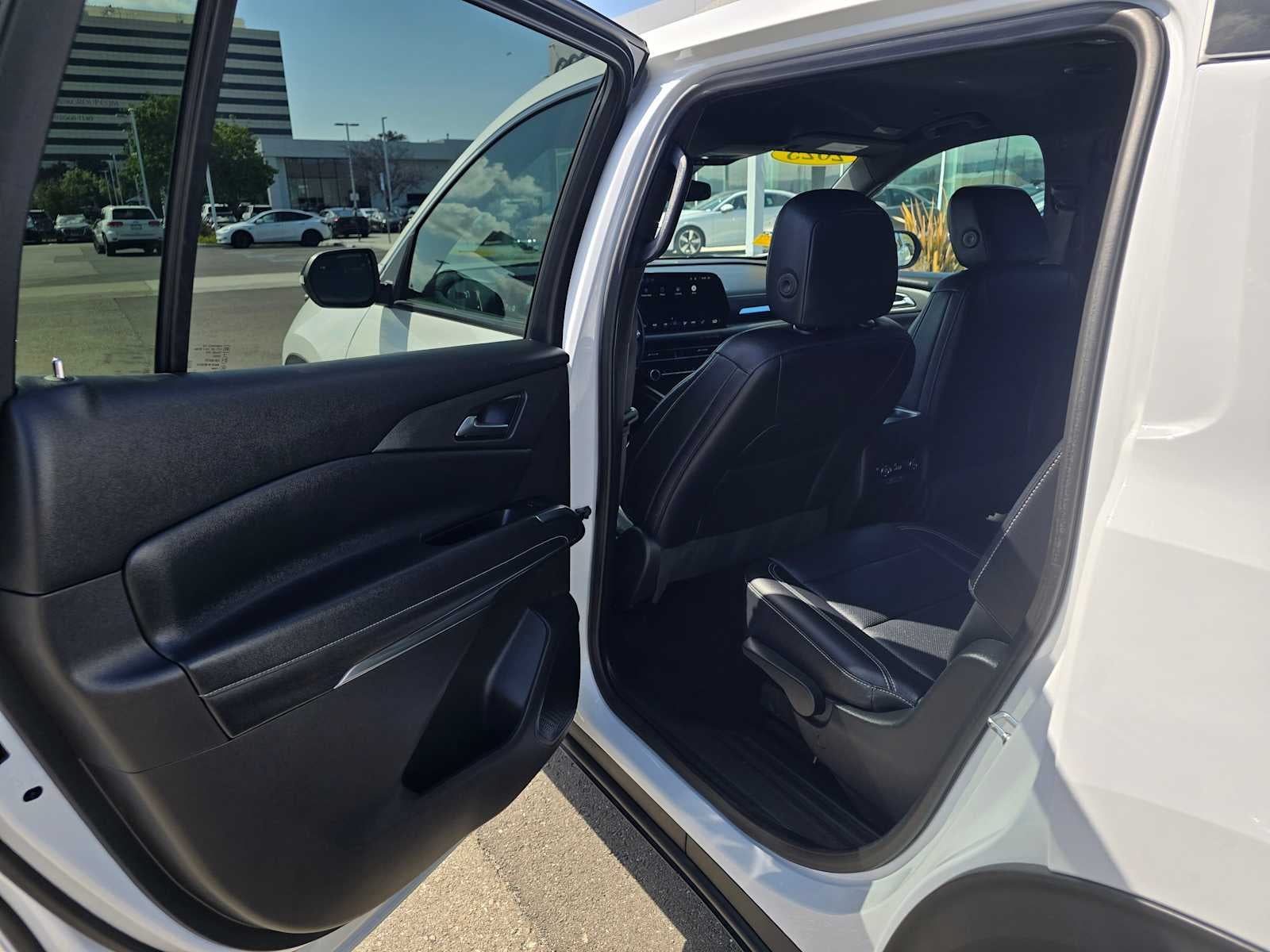 2025 Chevrolet Traverse AWD LT