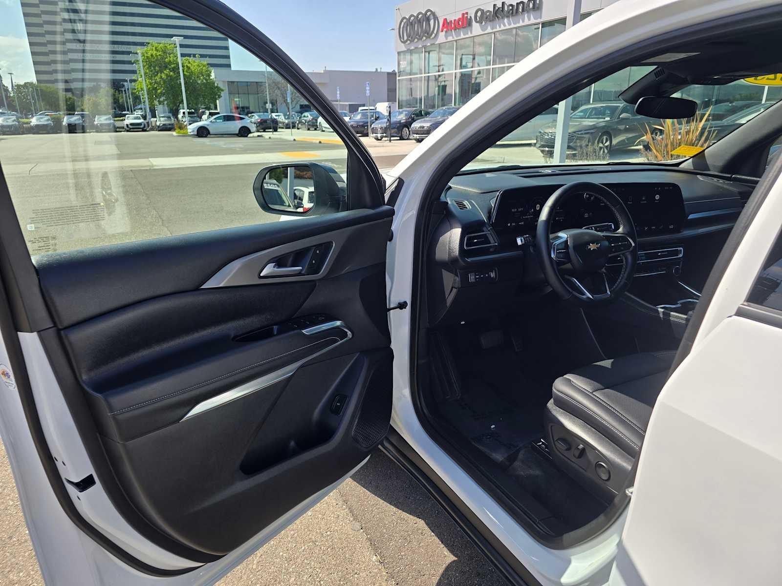 2025 Chevrolet Traverse AWD LT