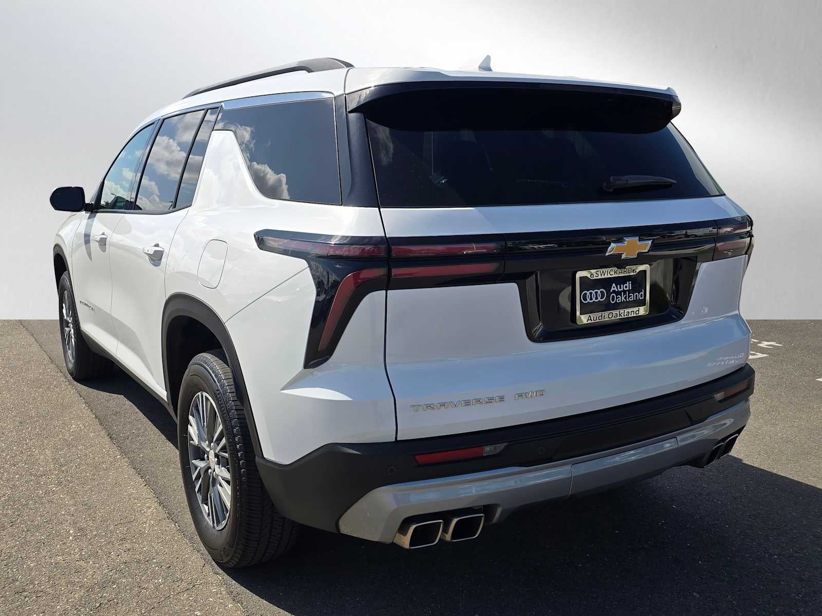2025 Chevrolet Traverse AWD LT